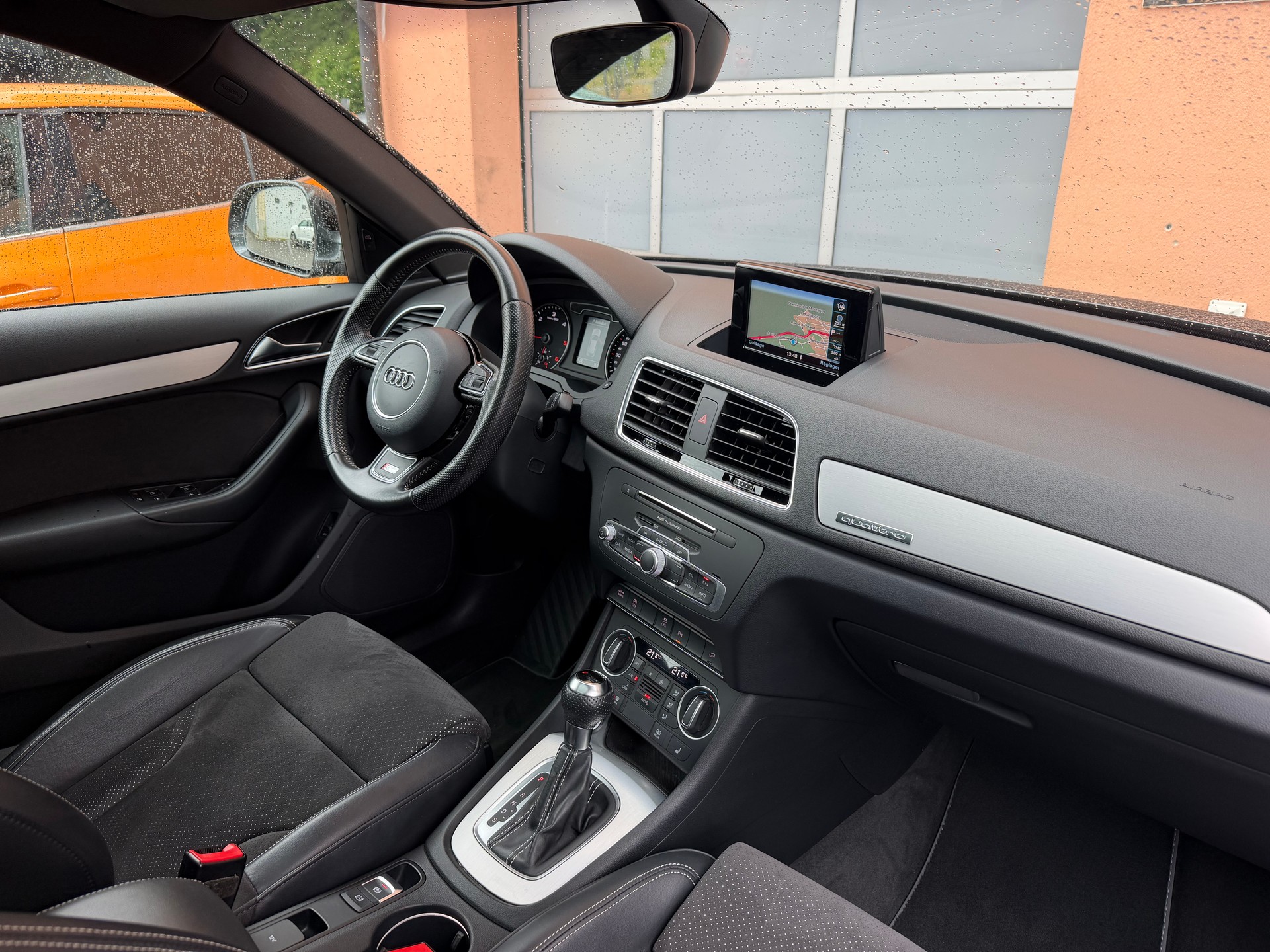 AUDI Q3 2.0 TDI S-Line quattro S-tronic-image-15