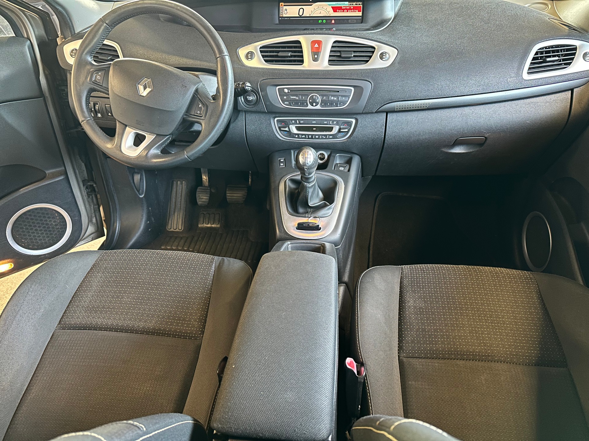 RENAULT Scénic 1.4 16V Turbo Dynamique-image-9