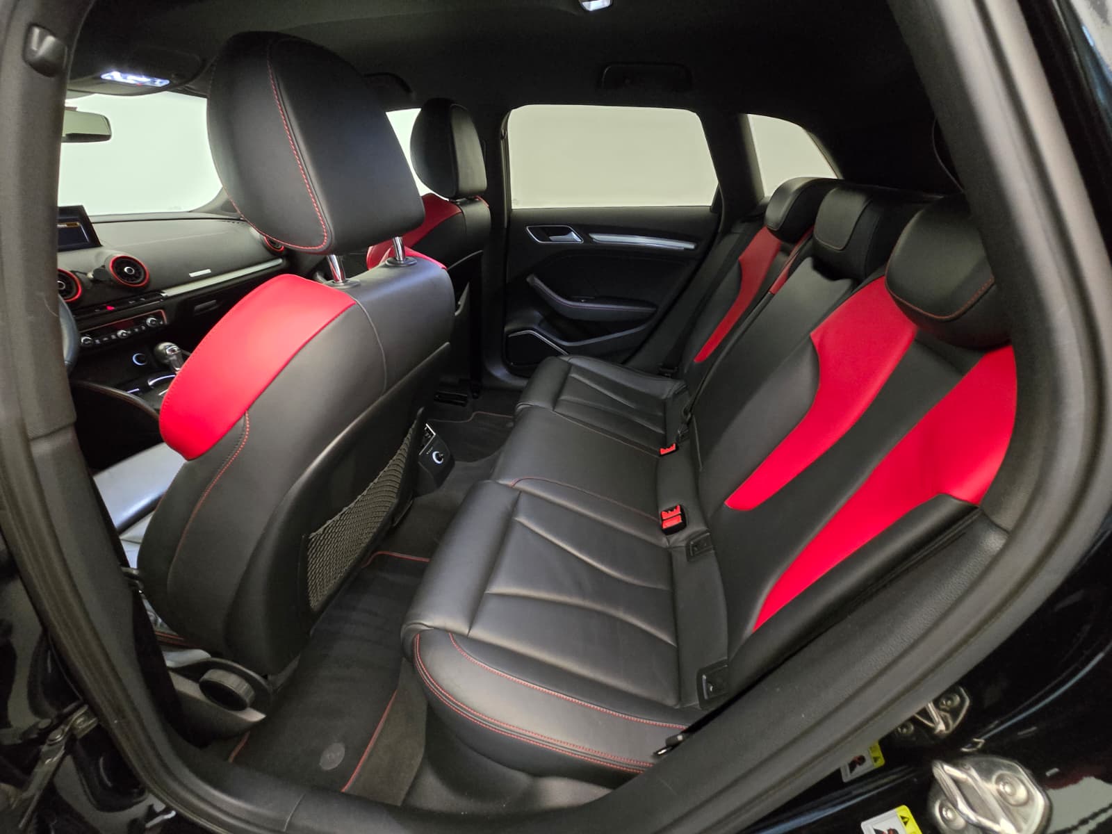 AUDI S3 Sportback 2.0 TFSI quattro S-tronic-image-13