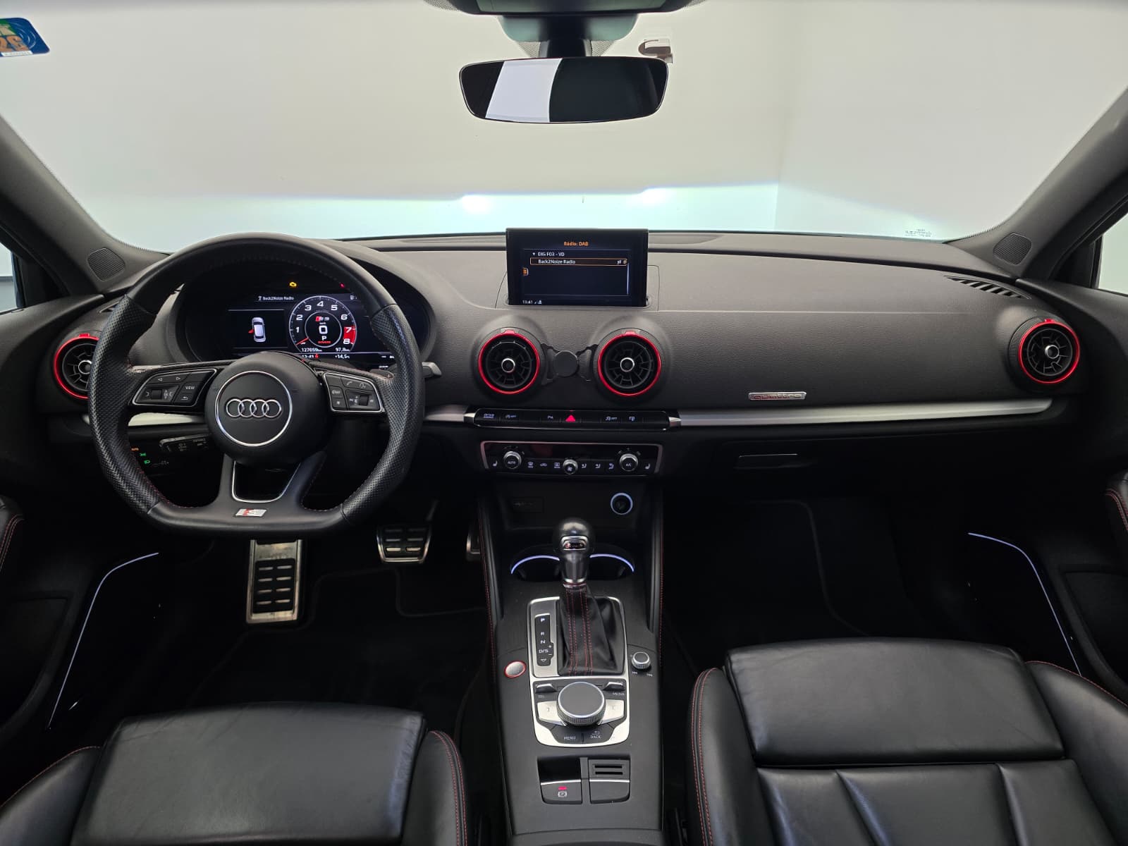 AUDI S3 Sportback 2.0 TFSI quattro S-tronic-image-9