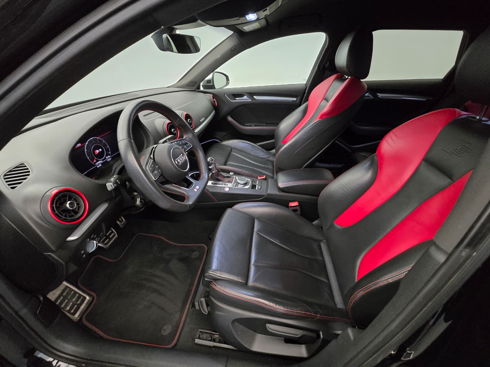 AUDI S3 Sportback 2.0 TFSI quattro S-tronic-image-11