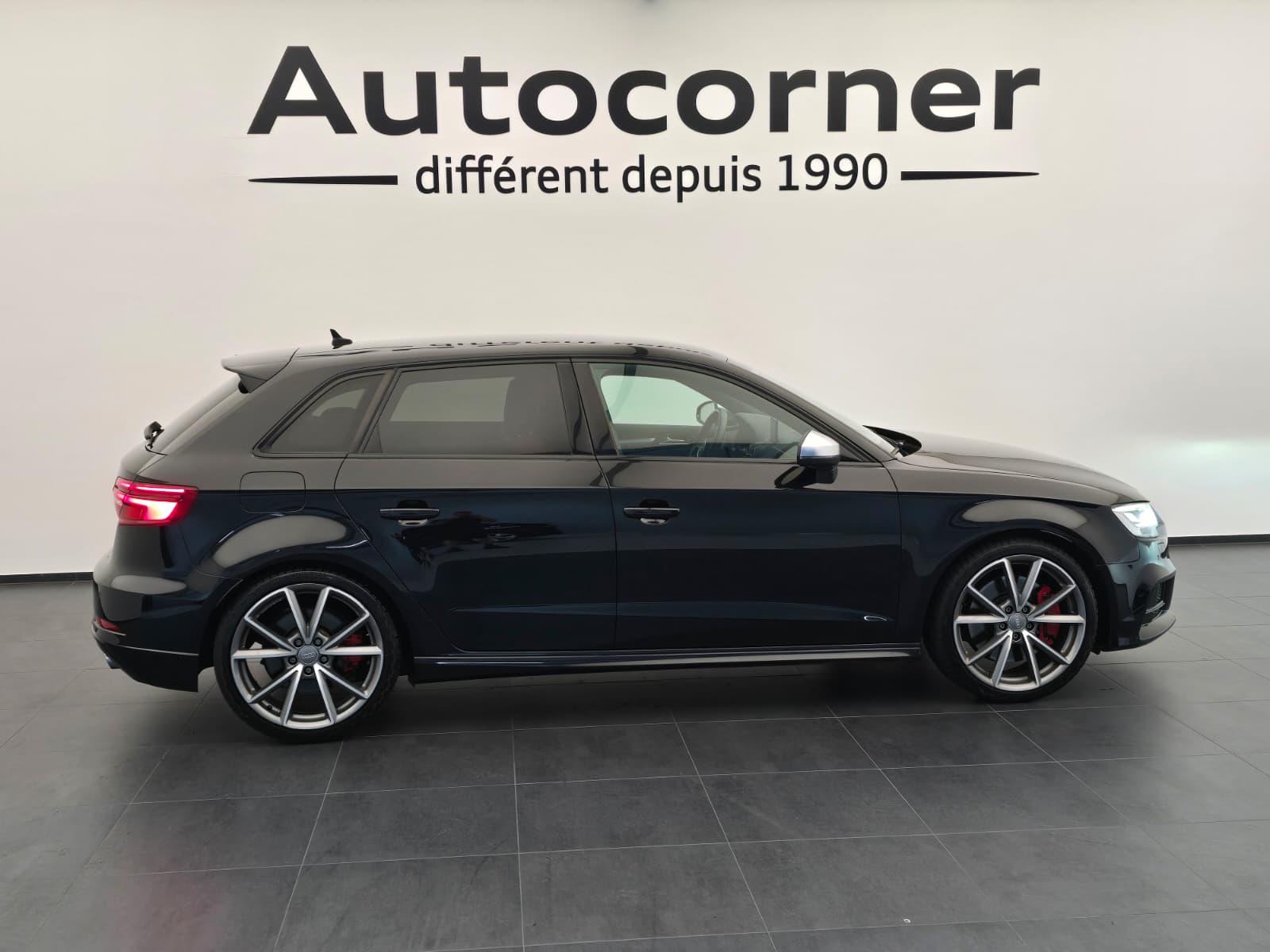 AUDI S3 Sportback 2.0 TFSI quattro S-tronic-image-5