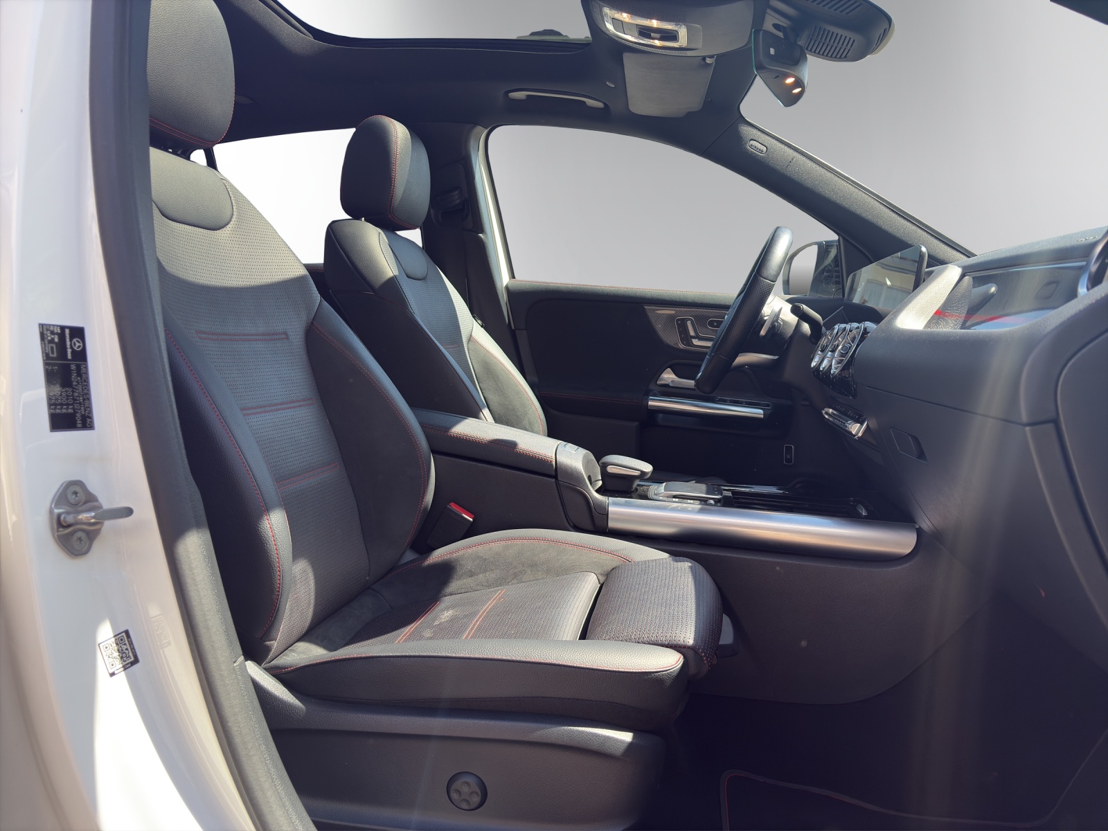 MERCEDES-BENZ GLA 200 Edition 1. AMG Line 7G-DCT-image-12