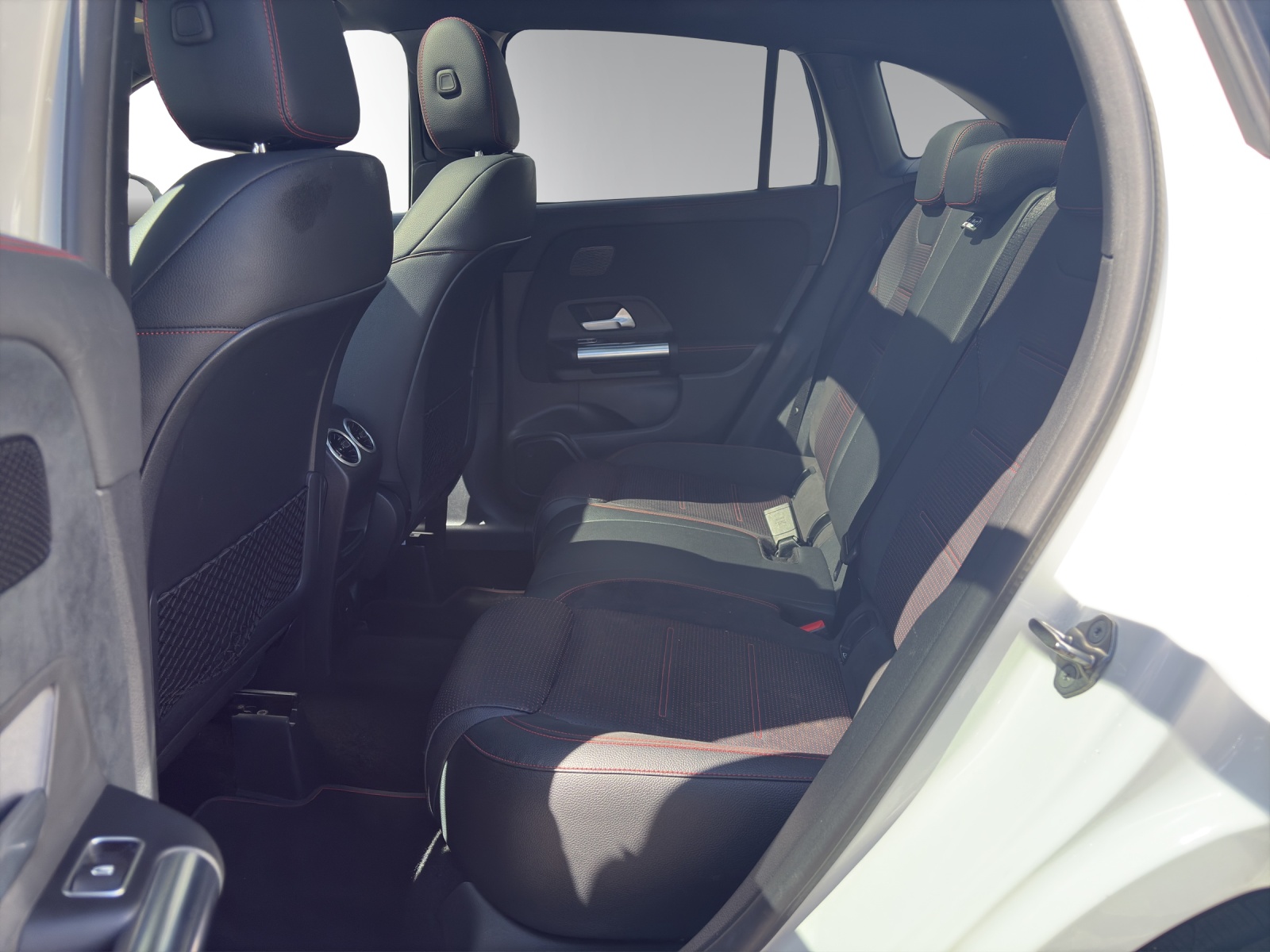MERCEDES-BENZ GLA 200 Edition 1. AMG Line 7G-DCT-image-10