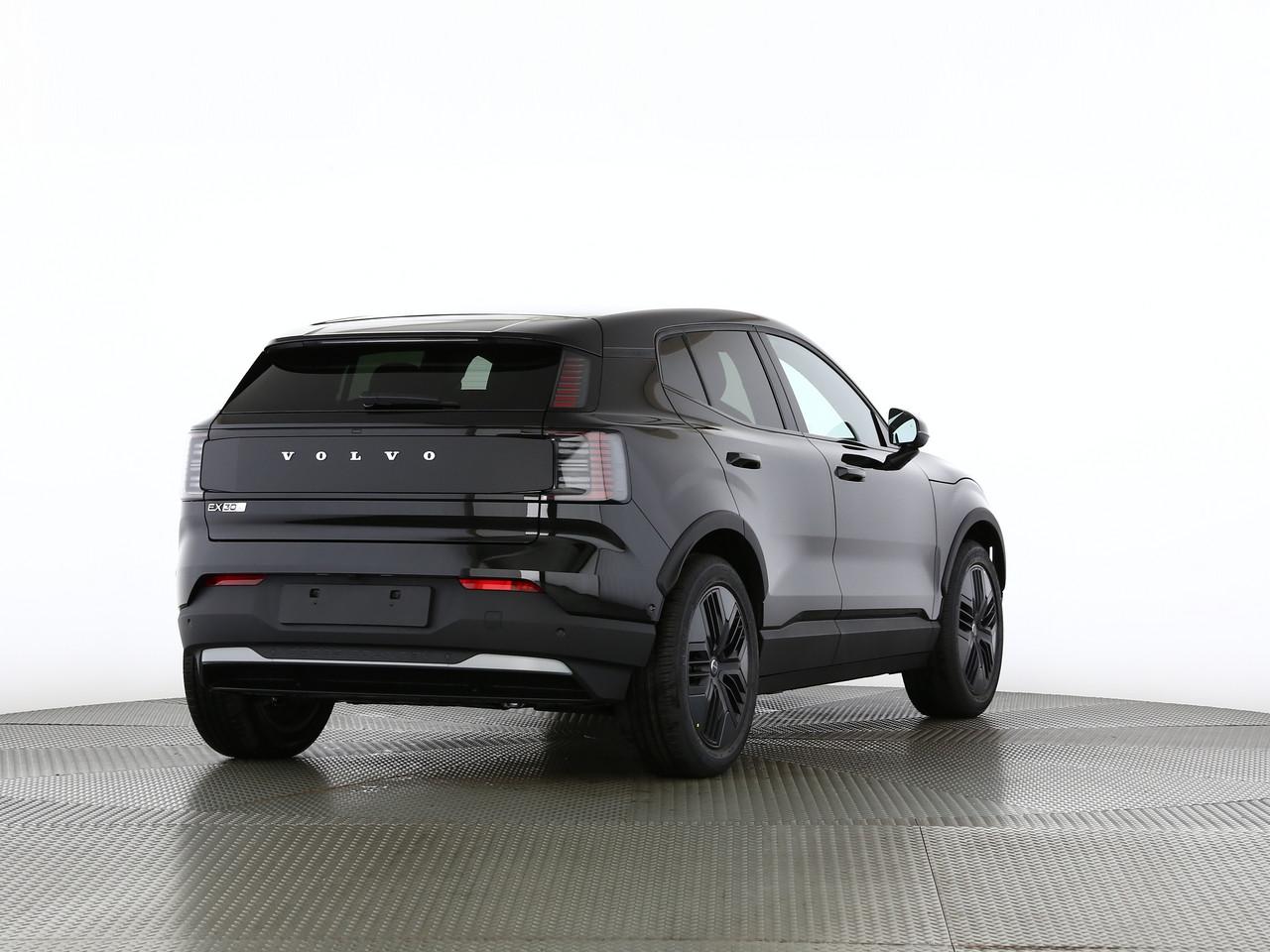 VOLVO EX30 CC P8 Ultra AWD-image-1