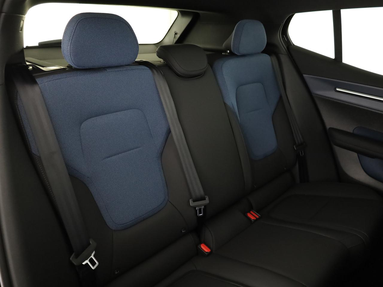 VOLVO EX30 CC P8 Ultra AWD-image-11