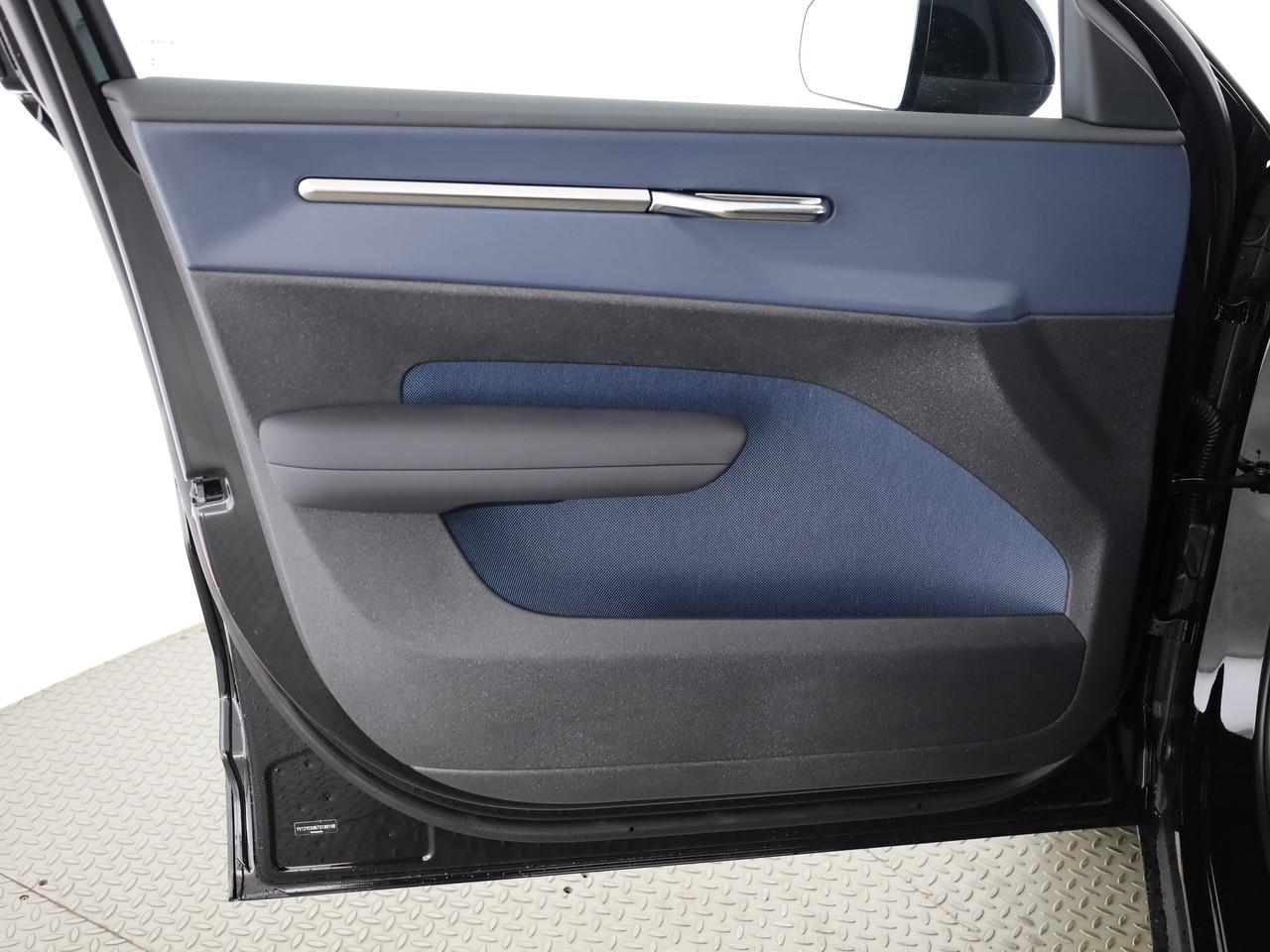VOLVO EX30 CC P8 Ultra AWD-image-17