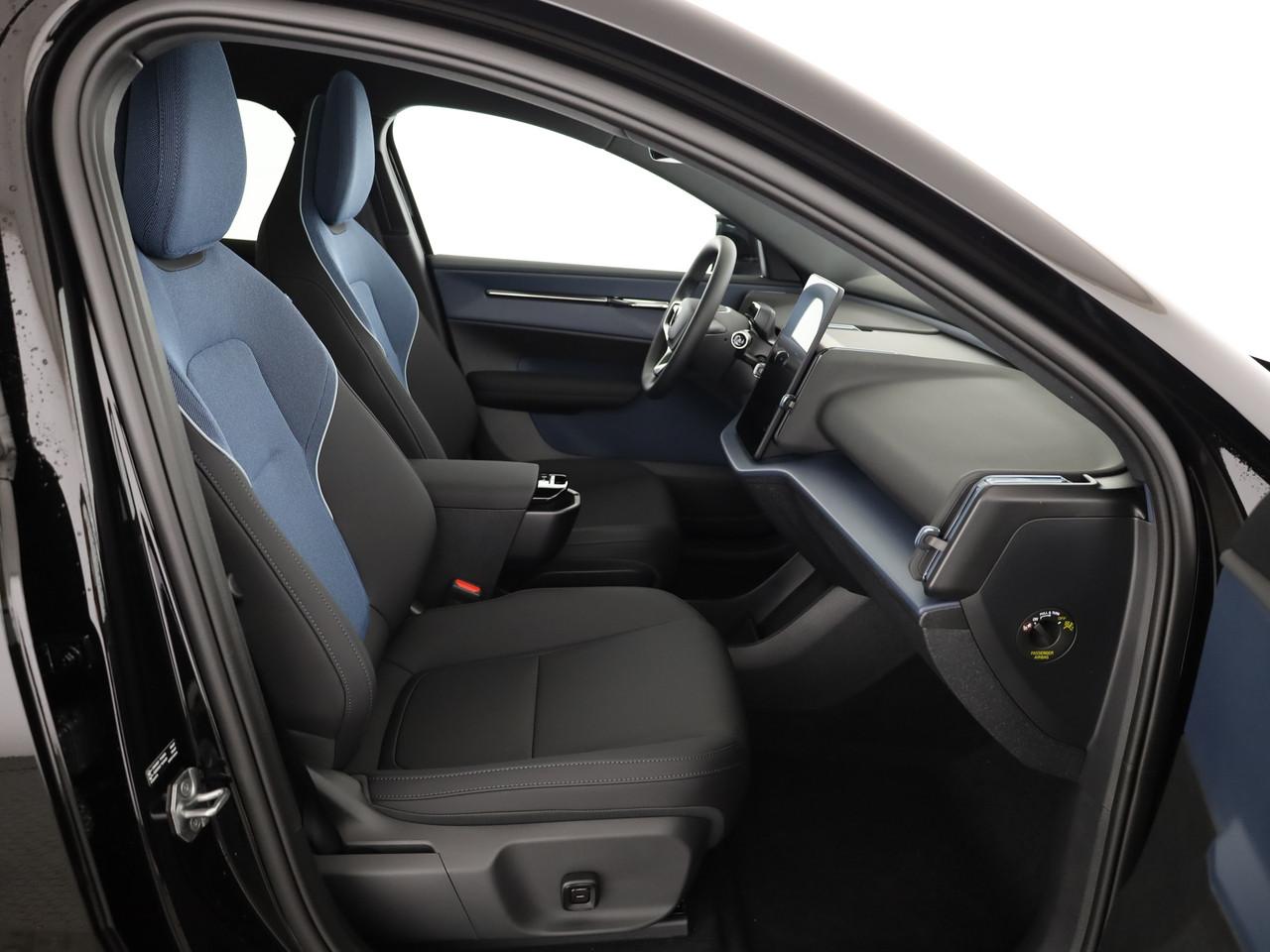 VOLVO EX30 CC P8 Ultra AWD-image-9