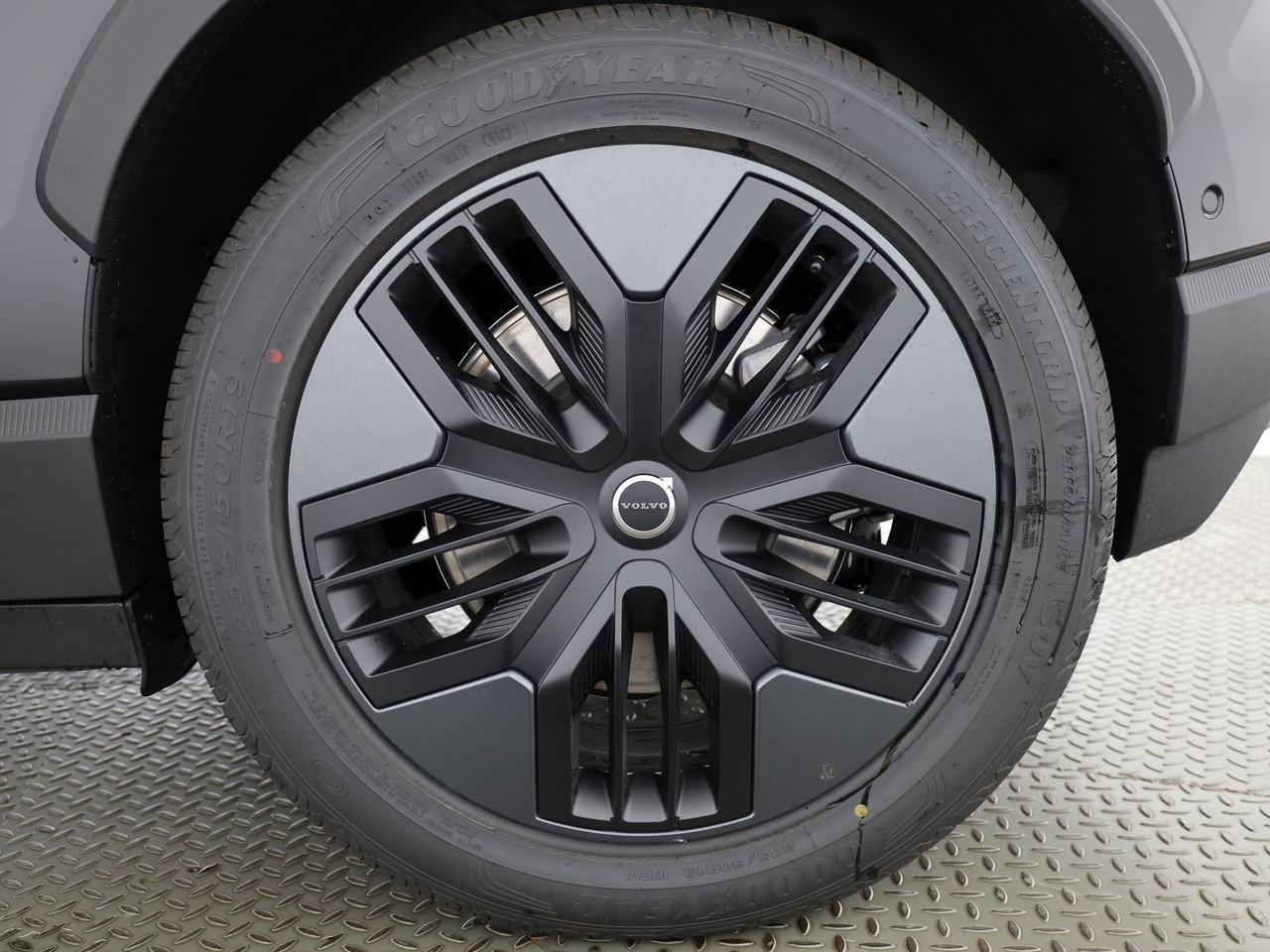 VOLVO EX30 CC P8 Ultra AWD-image-5