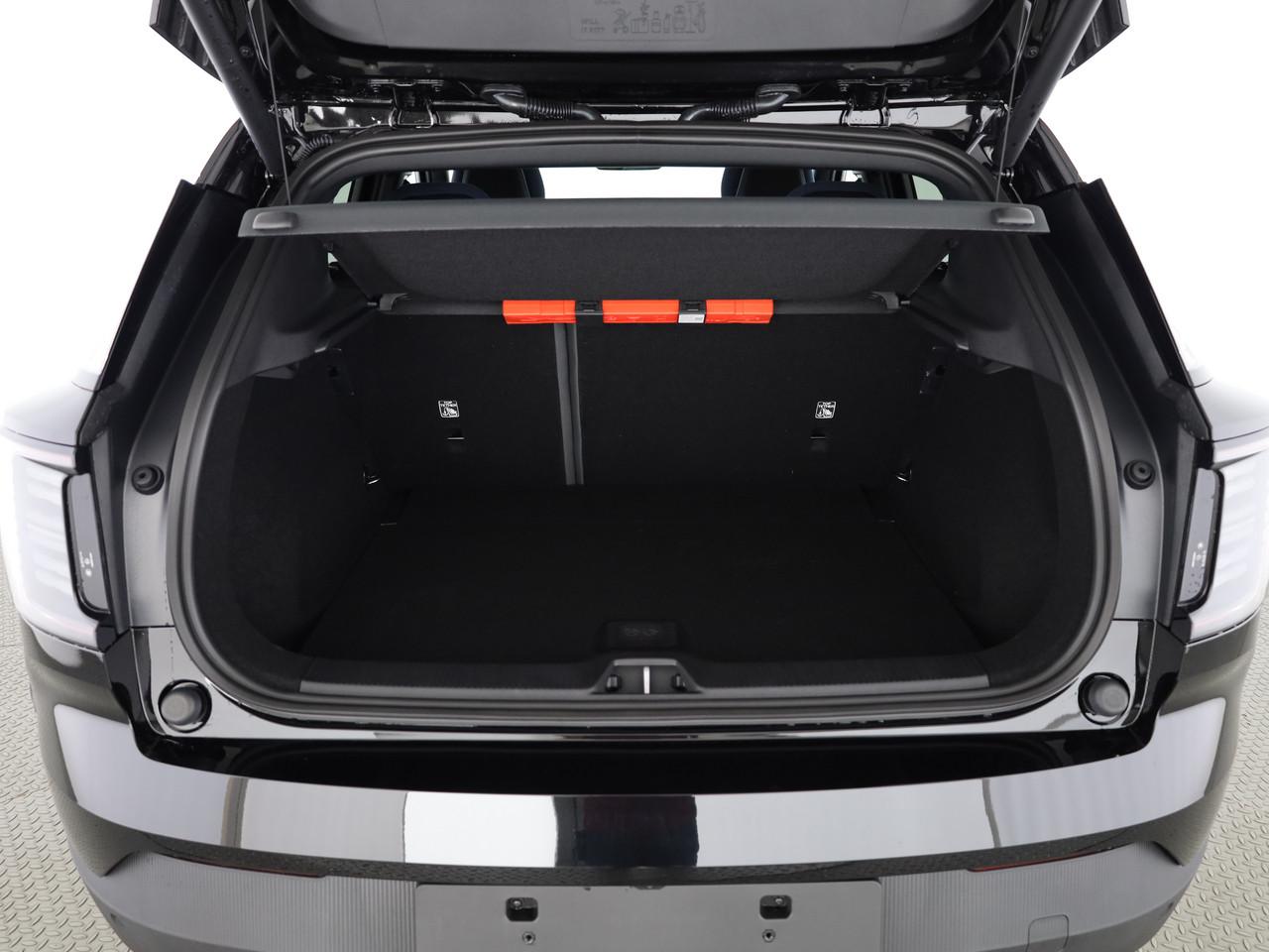 VOLVO EX30 CC P8 Ultra AWD-image-12
