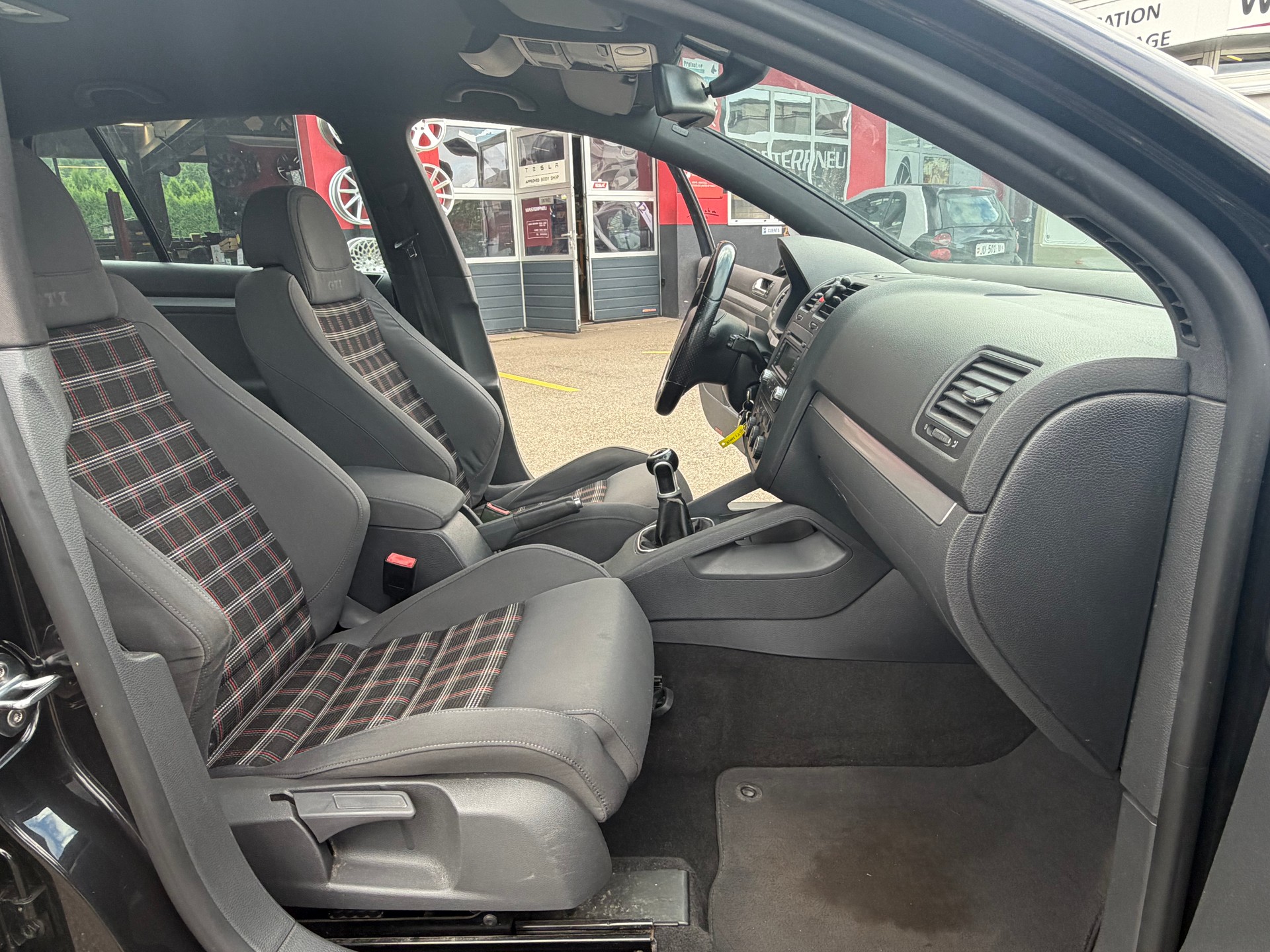 VW Golf 2.0 TFSI GTI-image-11