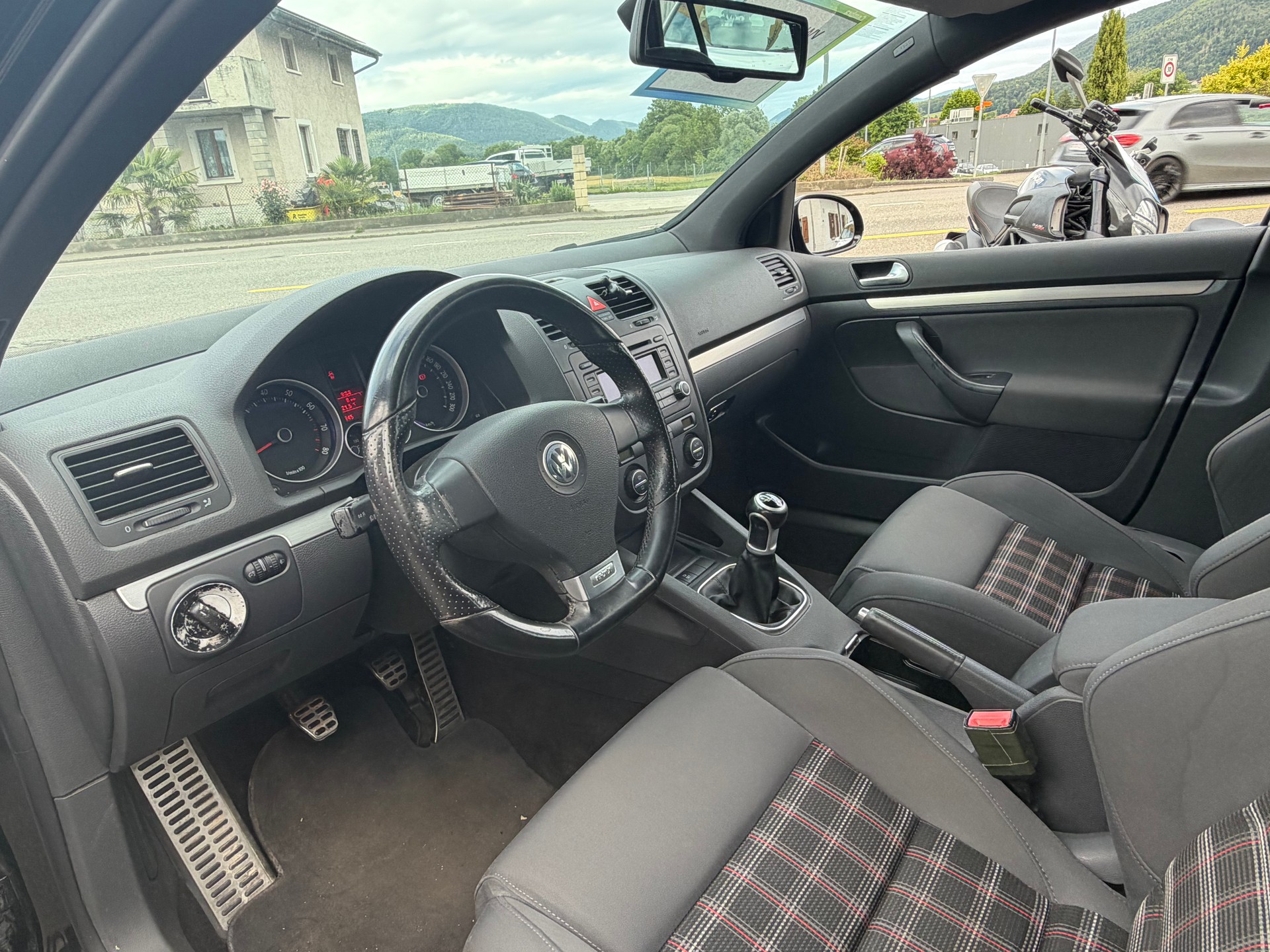 VW Golf 2.0 TFSI GTI-image-9
