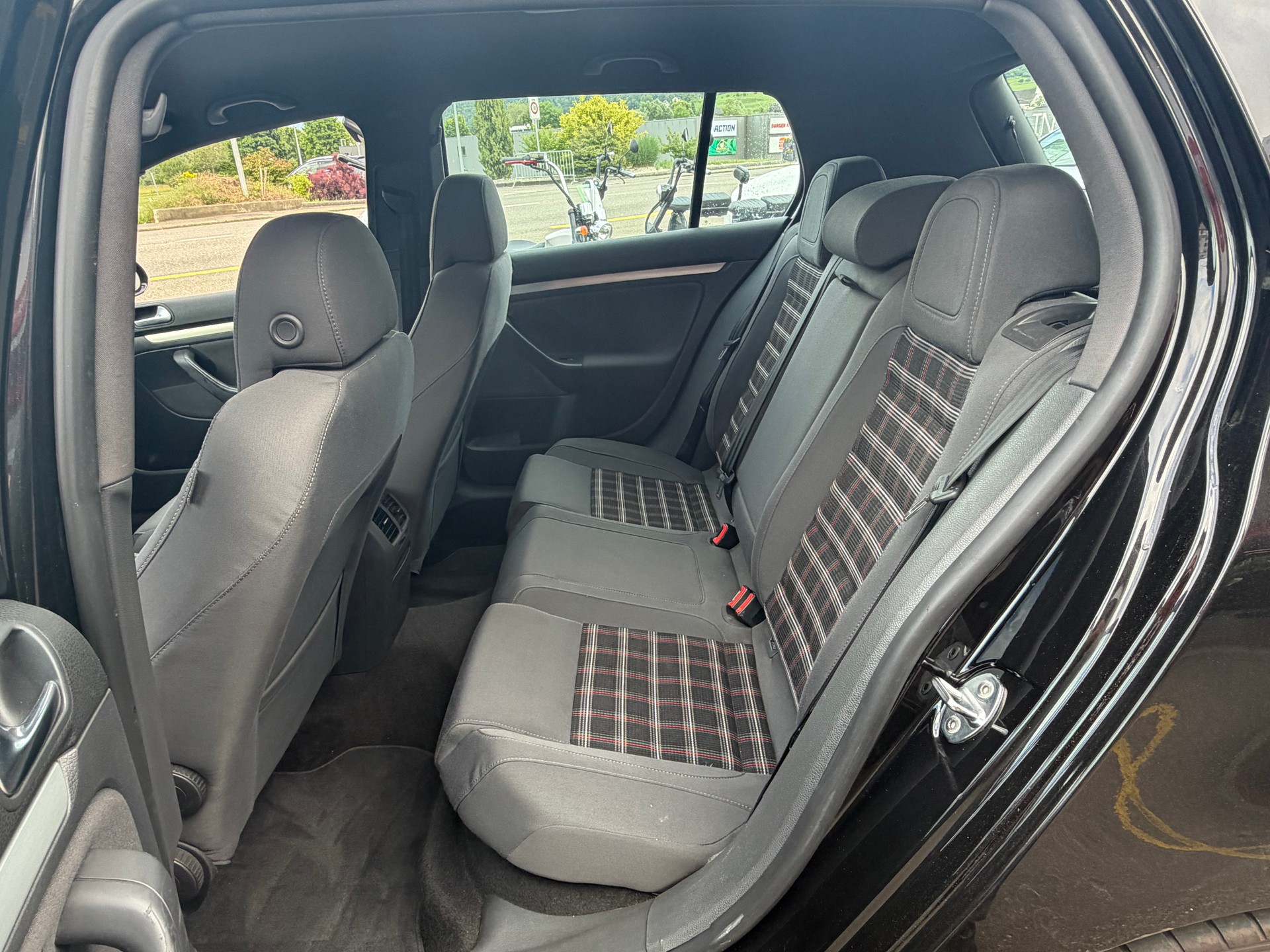 VW Golf 2.0 TFSI GTI-image-10