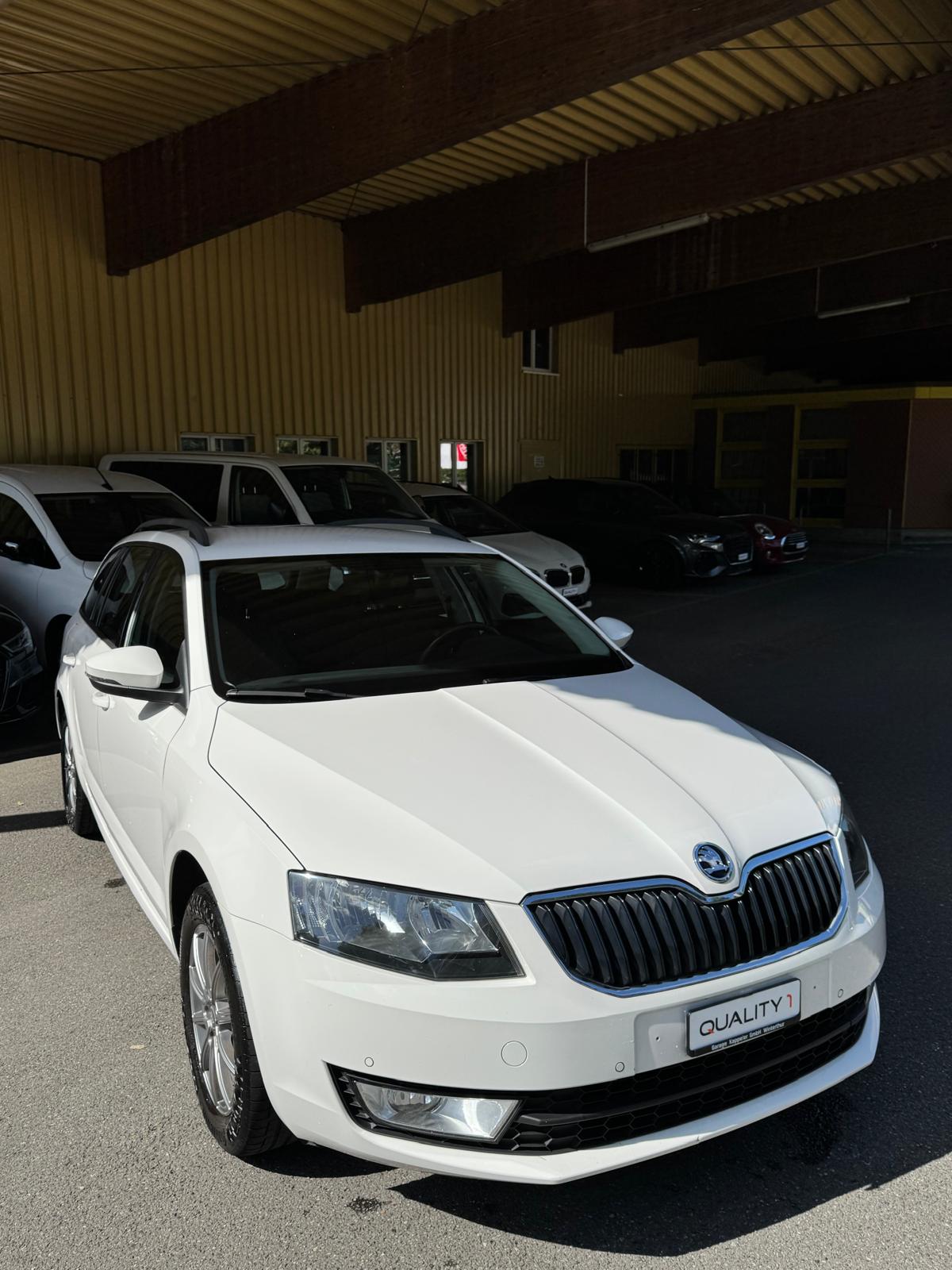SKODA Octavia Combi 1.6 TDI Ambition 4x4-image-1