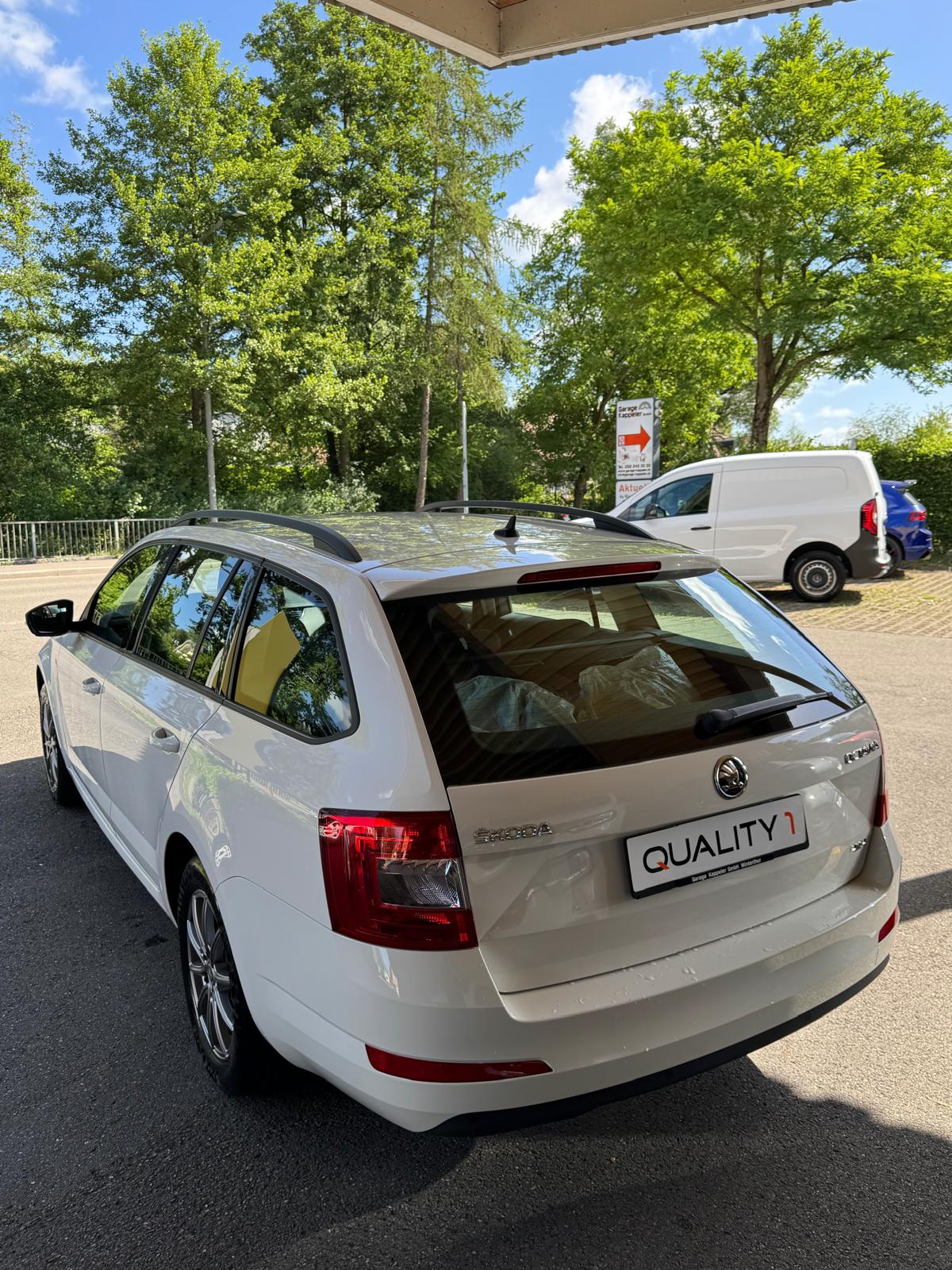 SKODA Octavia Combi 1.6 TDI Ambition 4x4-image-2