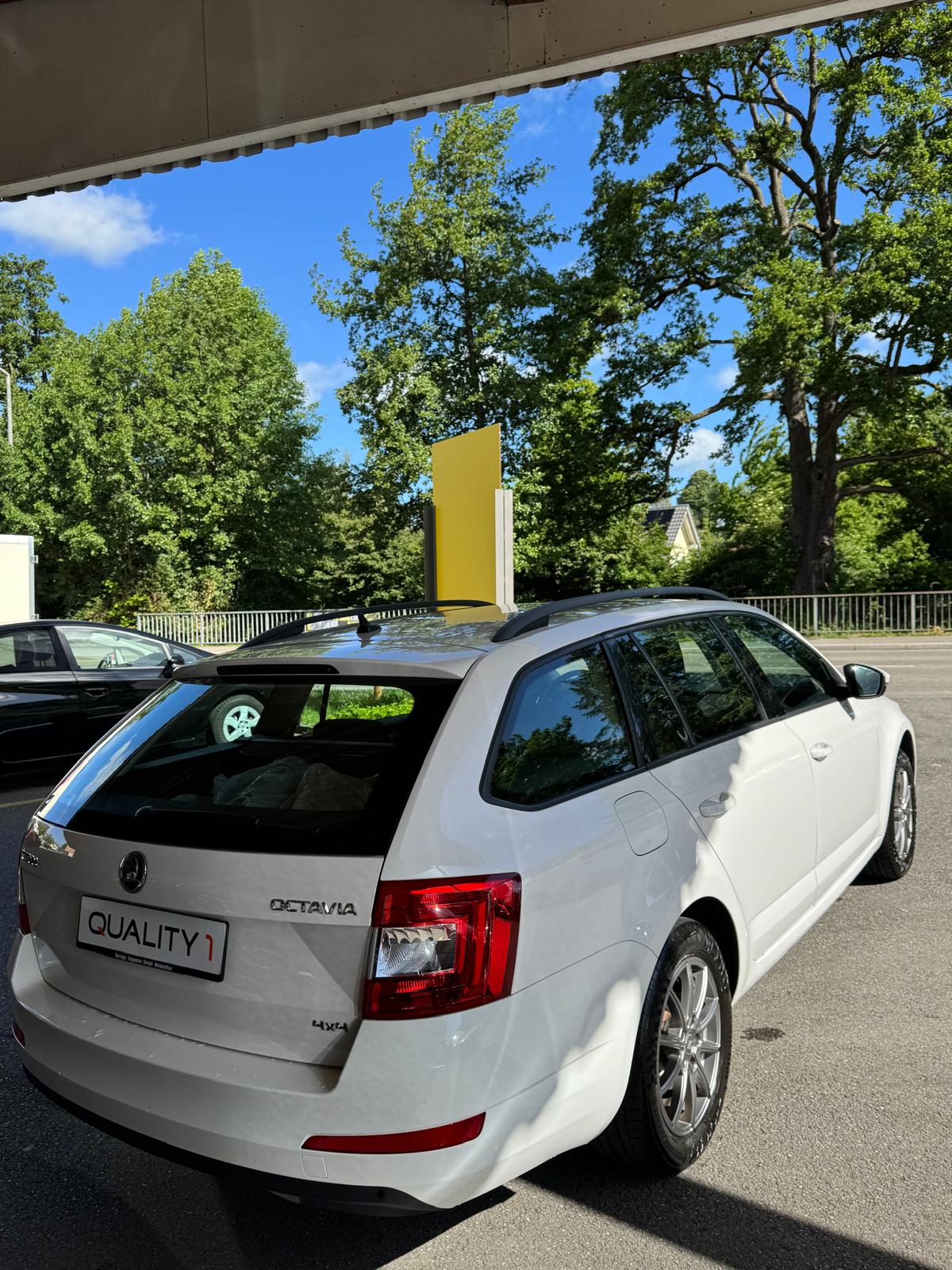 SKODA Octavia Combi 1.6 TDI Ambition 4x4-image-3