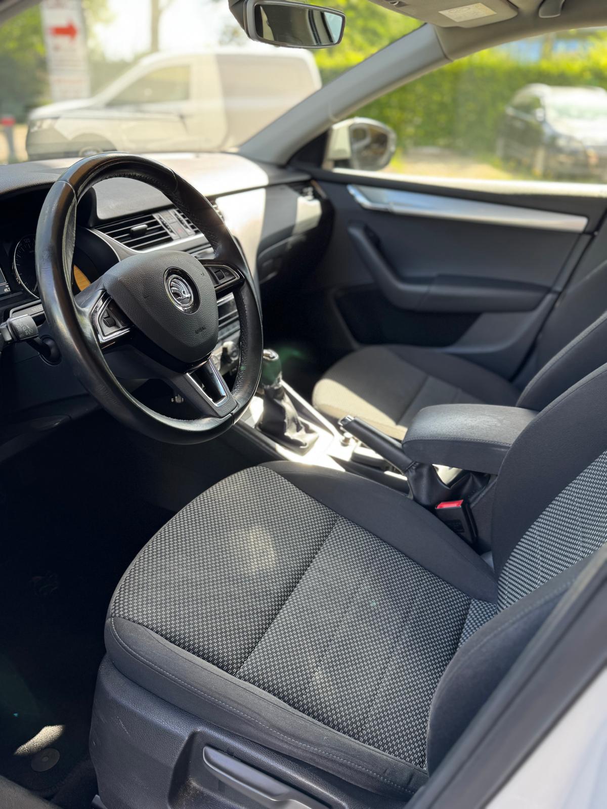 SKODA Octavia Combi 1.6 TDI Ambition 4x4-image-7