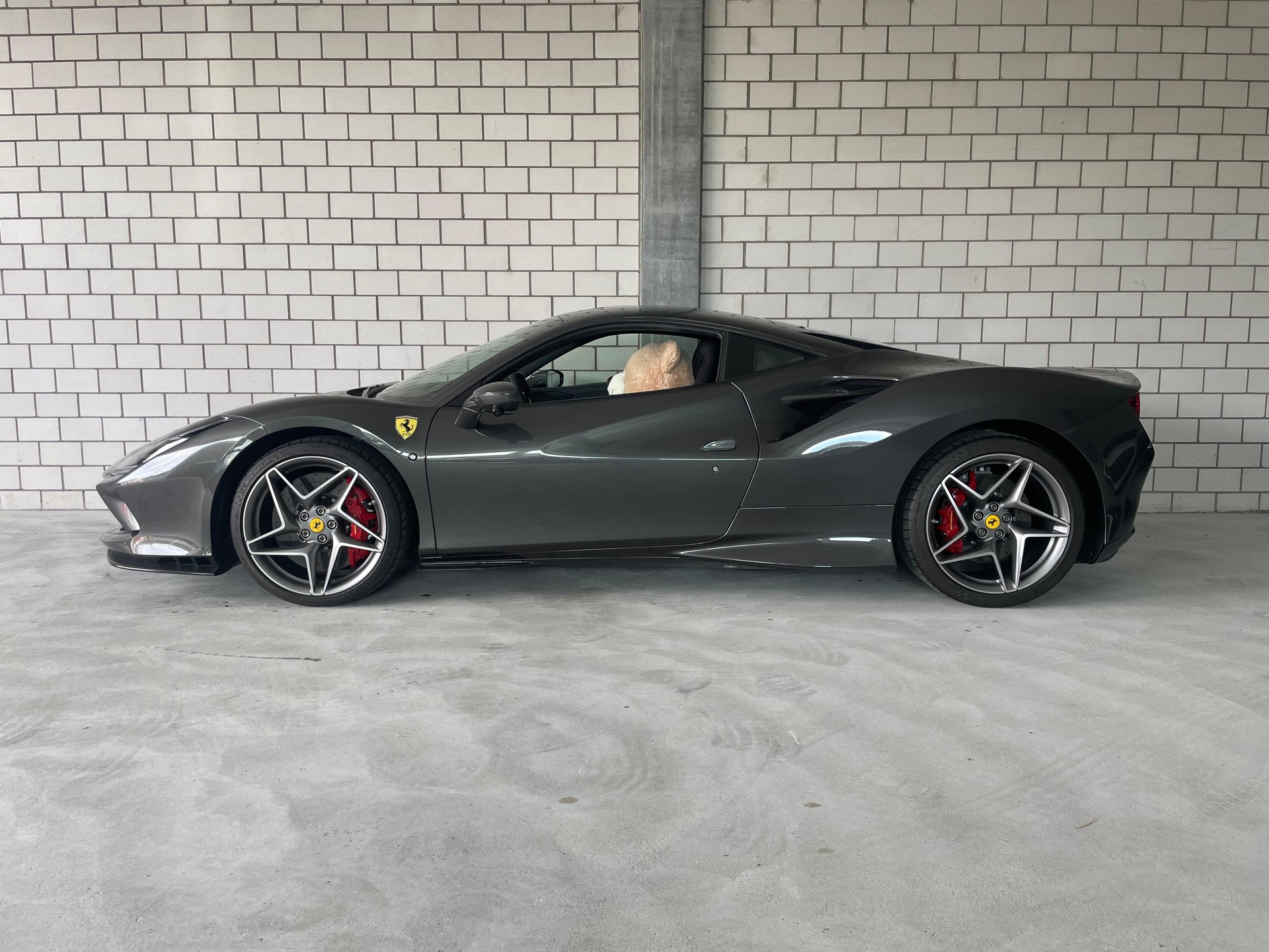 FERRARI F8 Tributo Ferrari Historical Colour + Full Carbon (15 Carbon-Optionen ab Werk)