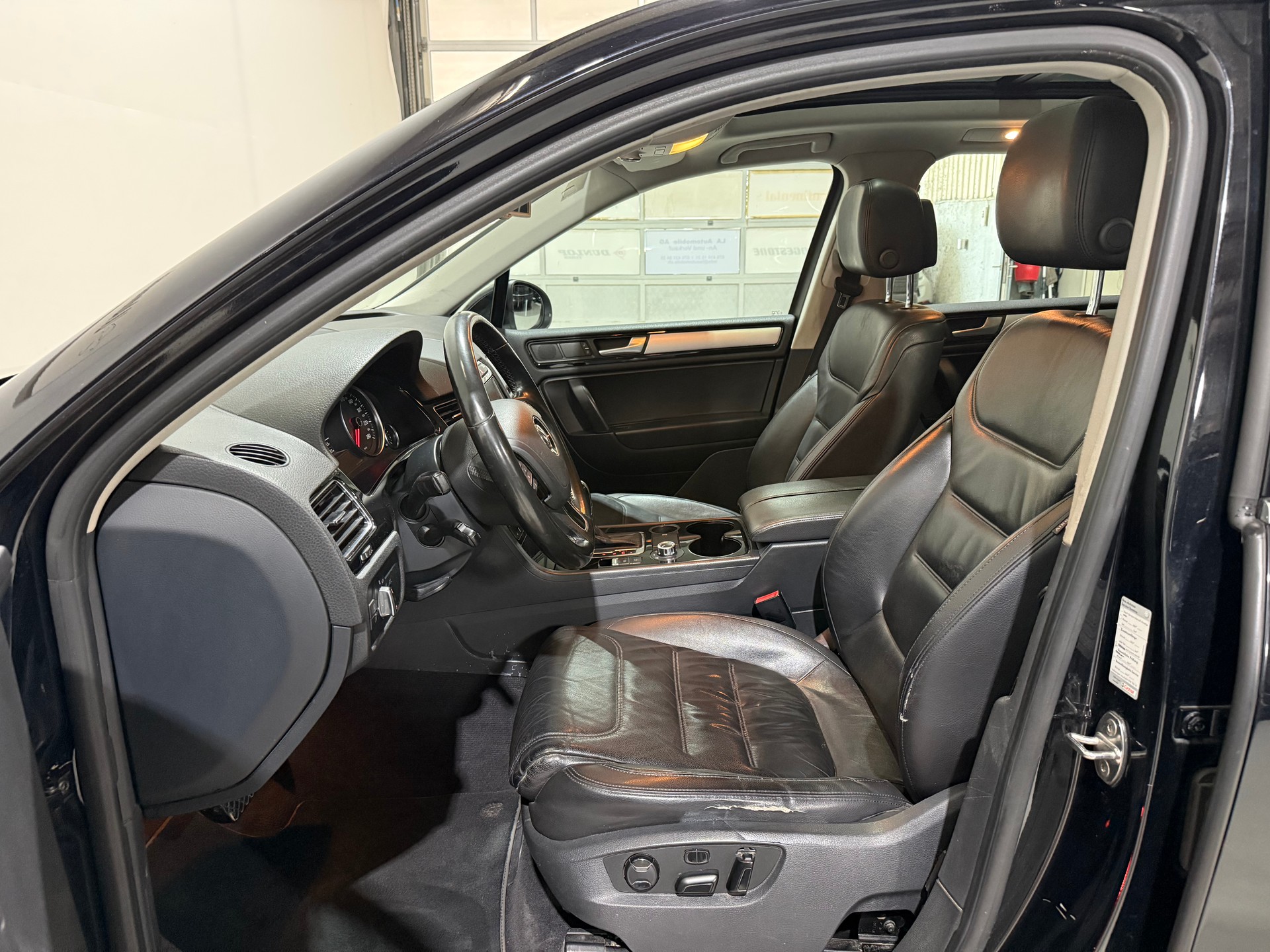 VW Touareg 3.0 TDI BMT Edition X Tiptronic-image-12