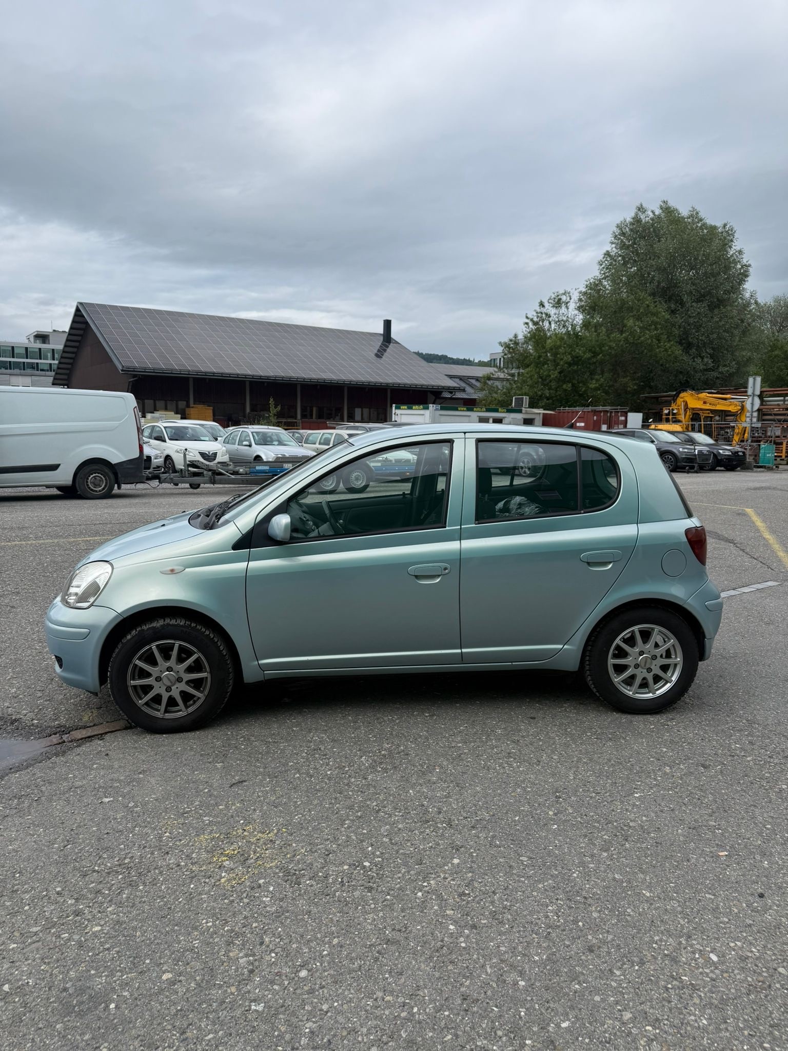 TOYOTA Yaris 1.4 D-4D Linea Luna-image-4