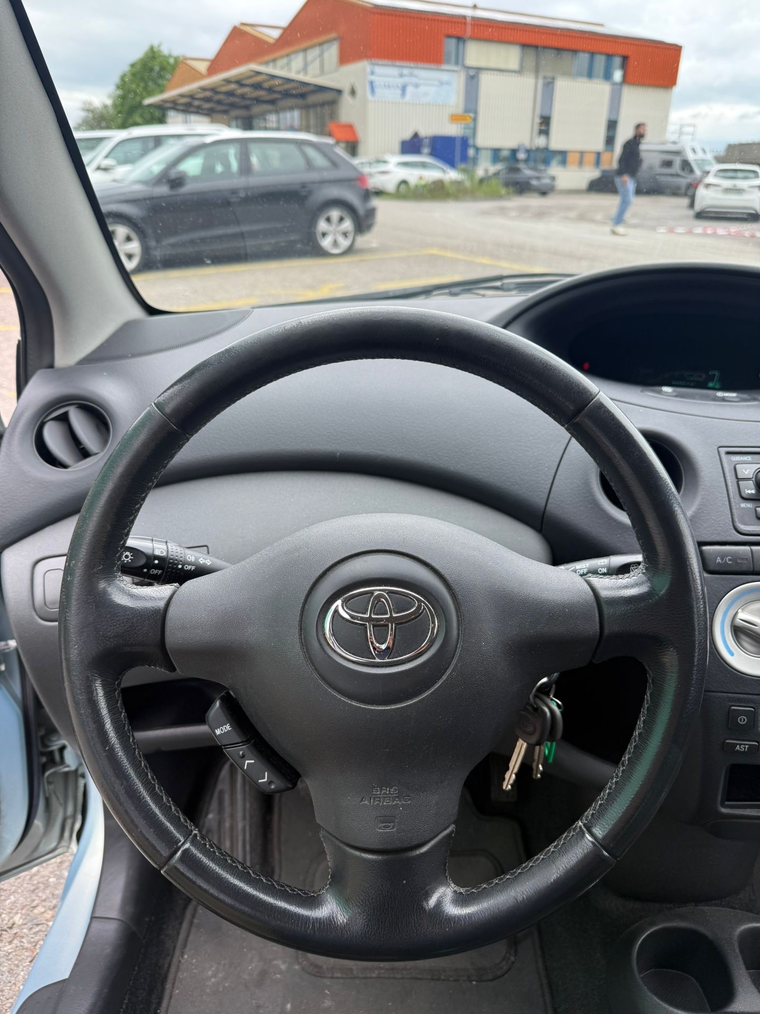TOYOTA Yaris 1.4 D-4D Linea Luna-image-8