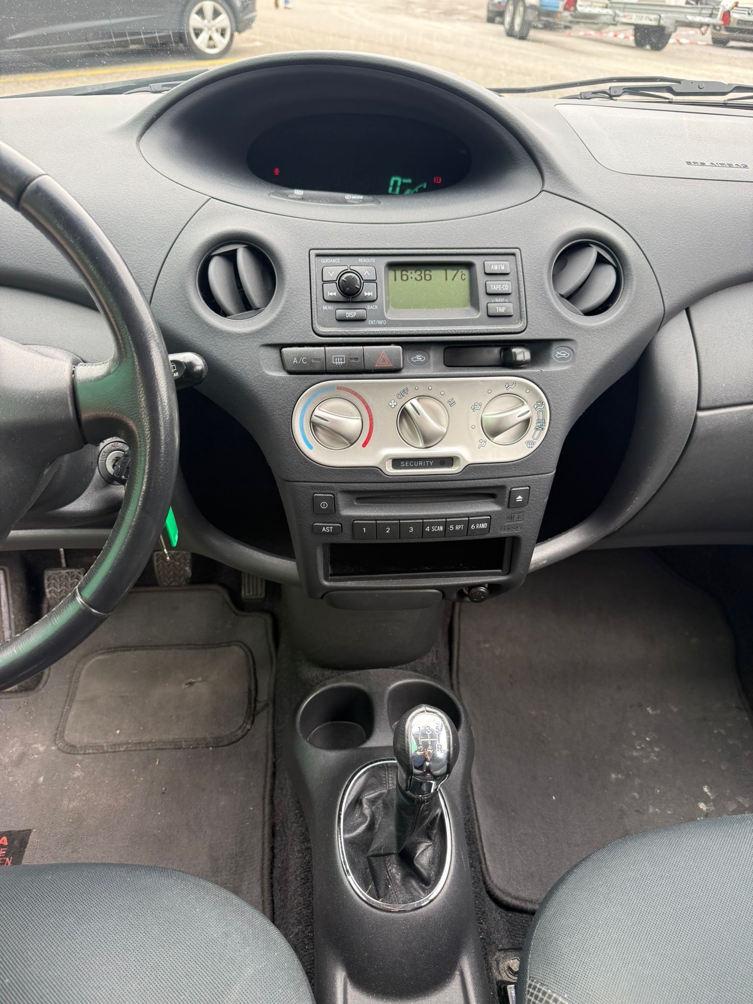 TOYOTA Yaris 1.4 D-4D Linea Luna-image-7