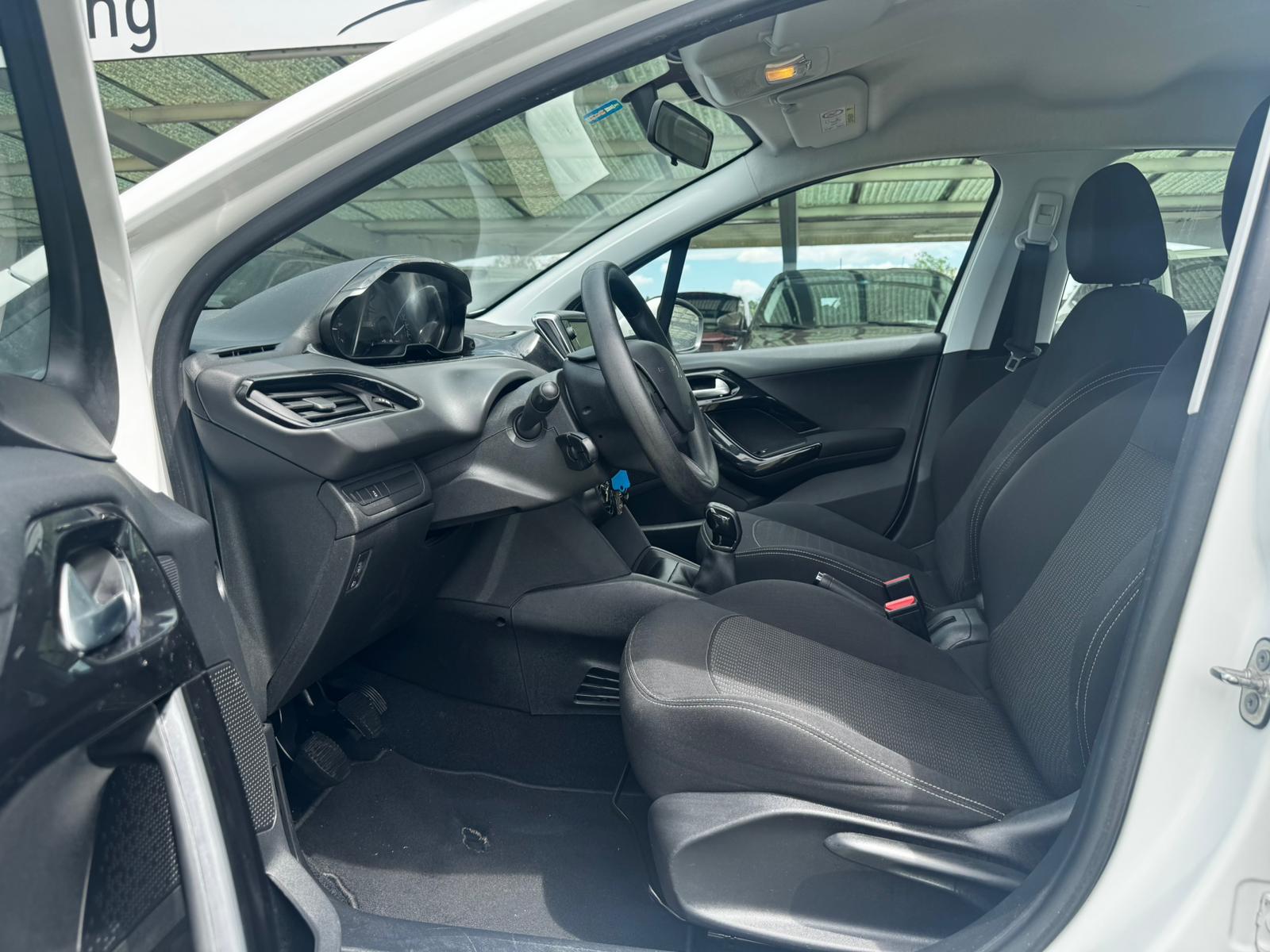 PEUGEOT 208 1.2 PureTech Active-image-8