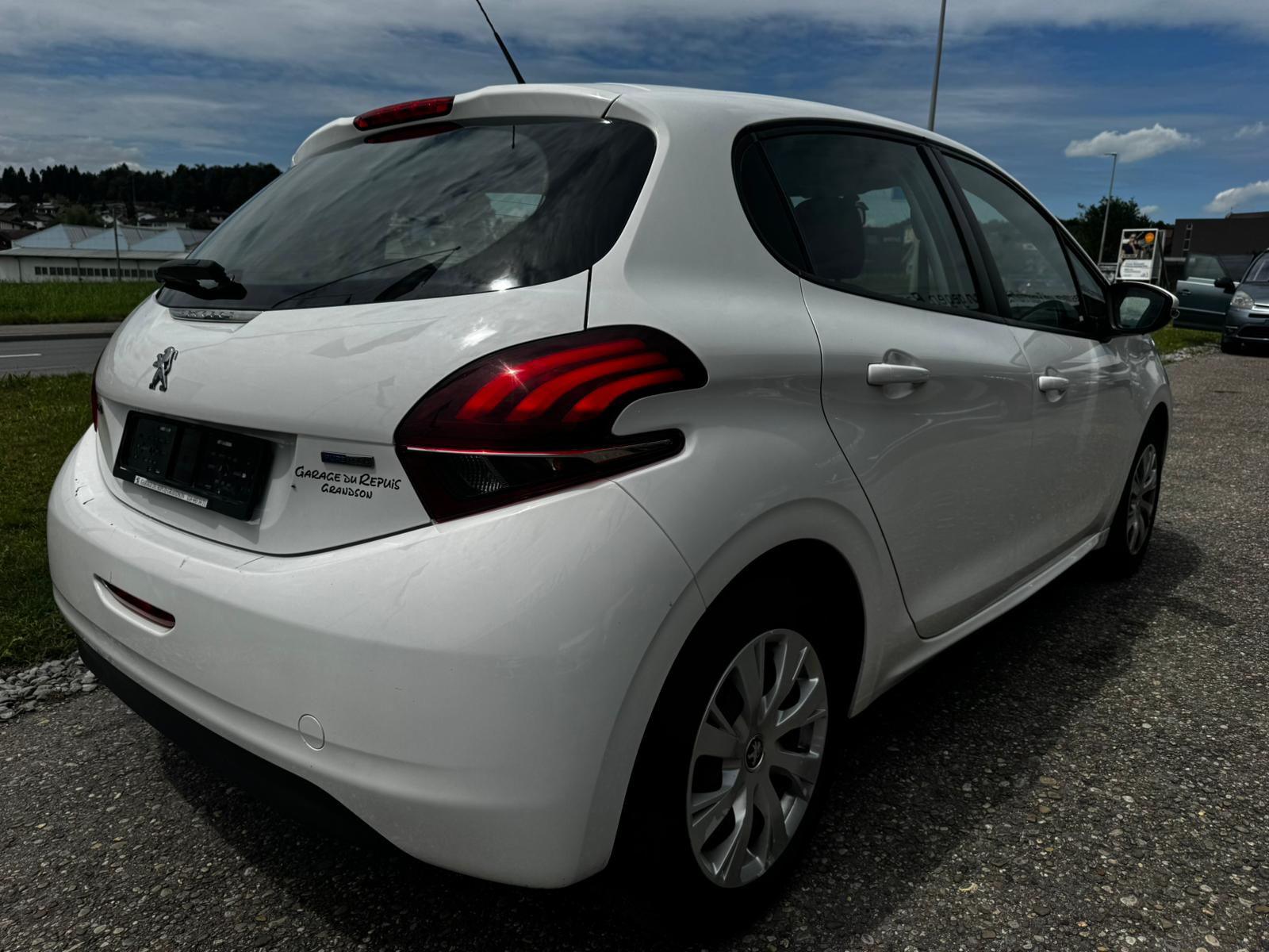 PEUGEOT 208 1.2 PureTech Active-image-4