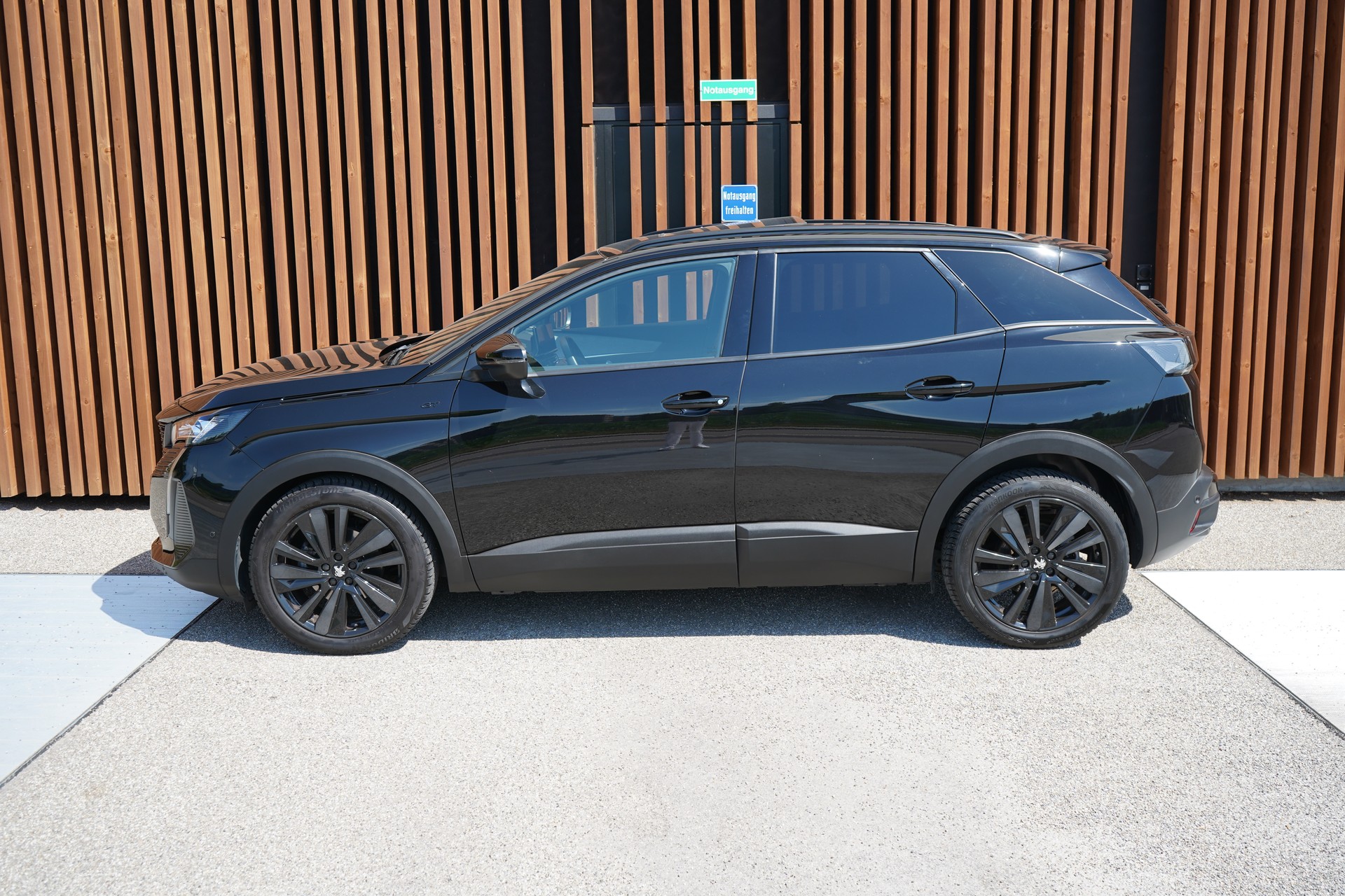 PEUGEOT 3008 1.5 BLUEHDi GT PACK BLACK EAT8 l 130 PS-image-3