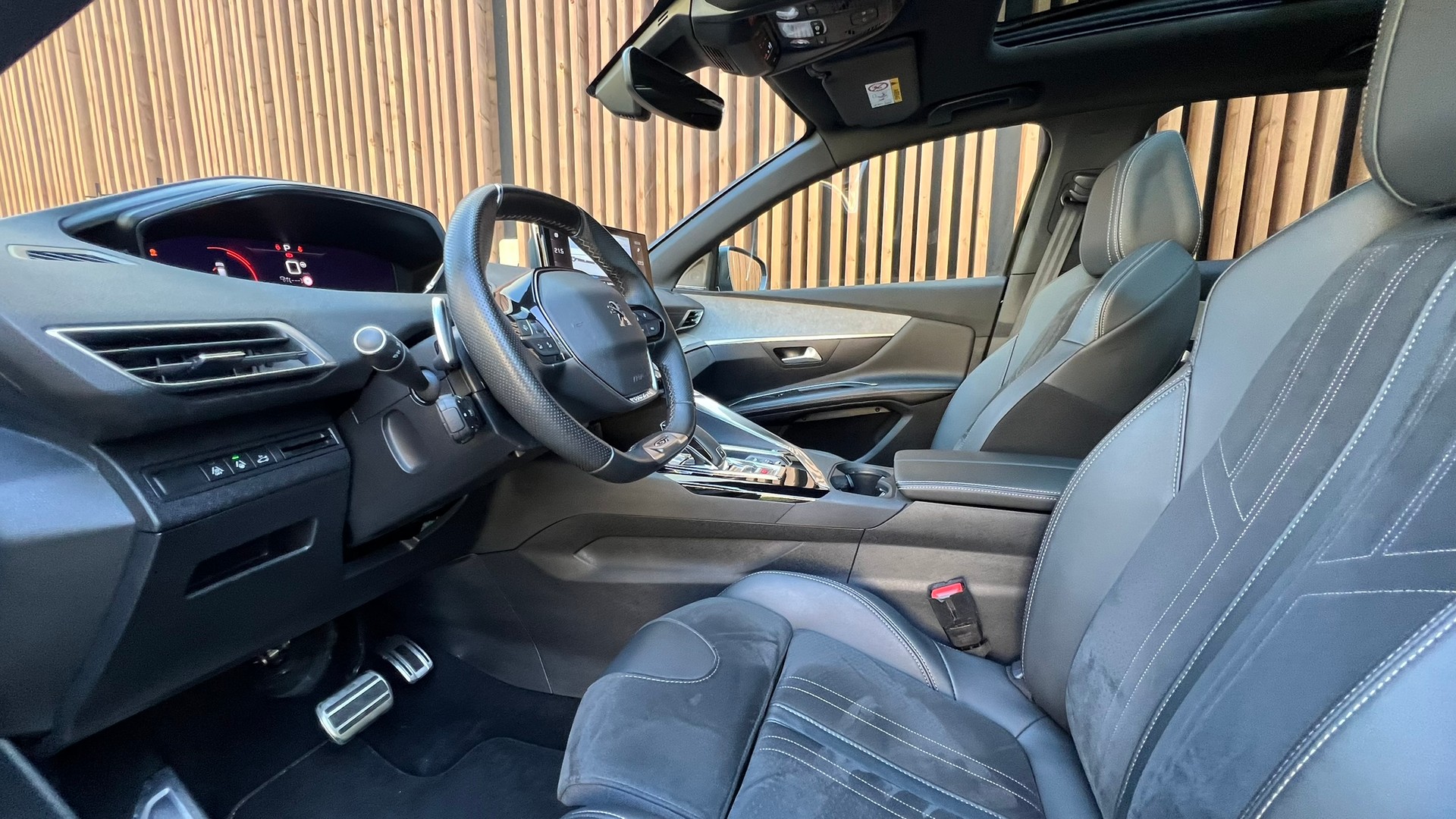 PEUGEOT 3008 1.5 BLUEHDi GT PACK BLACK EAT8 l 130 PS-image-23