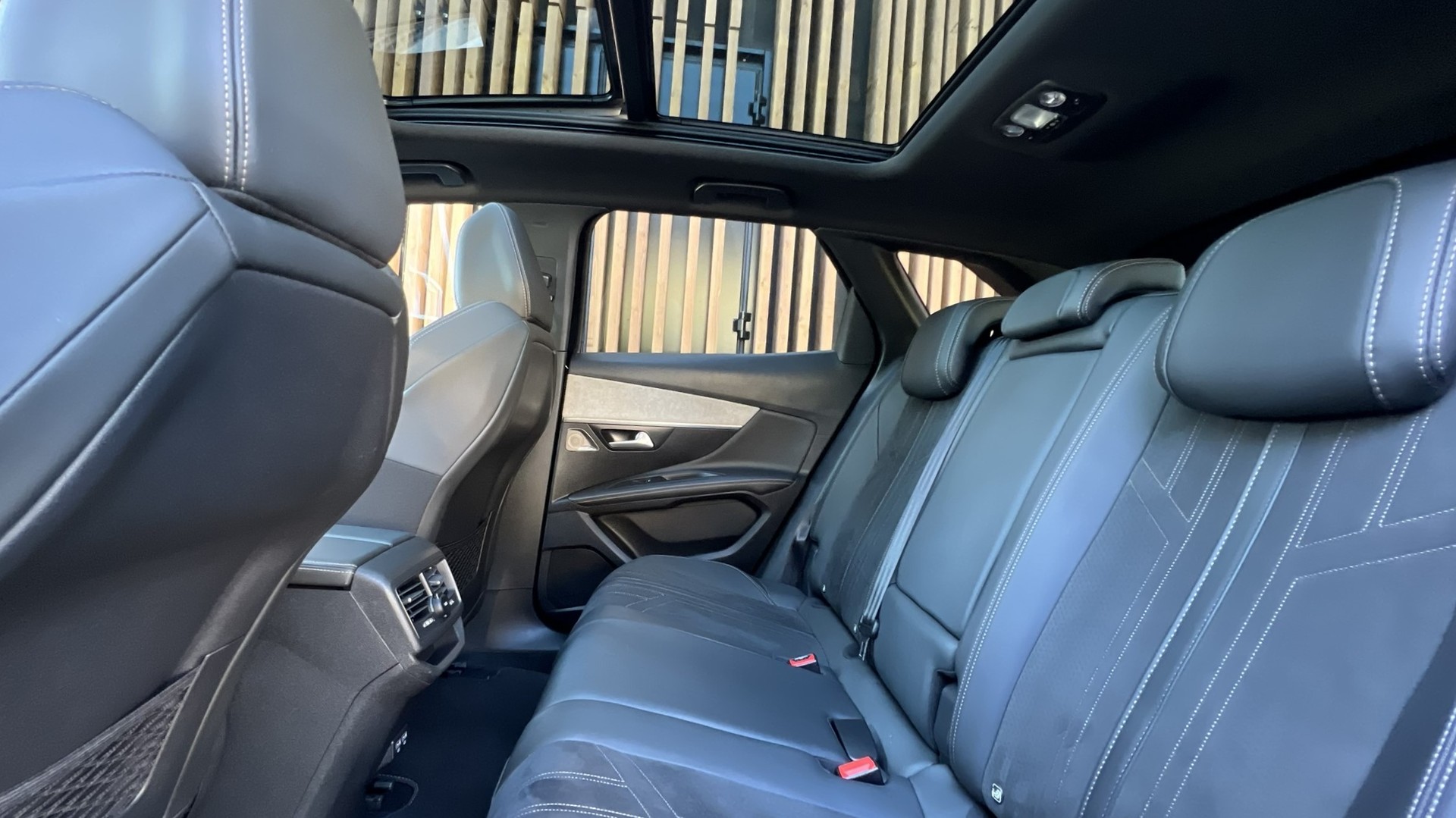 PEUGEOT 3008 1.5 BLUEHDi GT PACK BLACK EAT8 l 130 PS-image-29