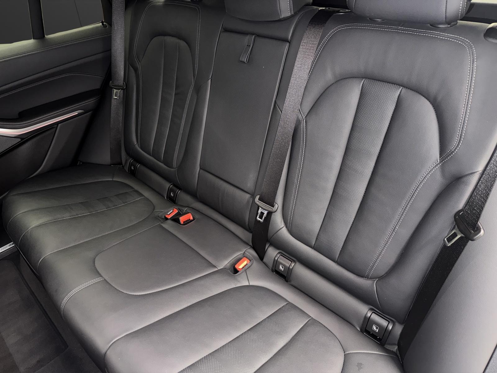 BMW X5 M50i xDrive-image-15
