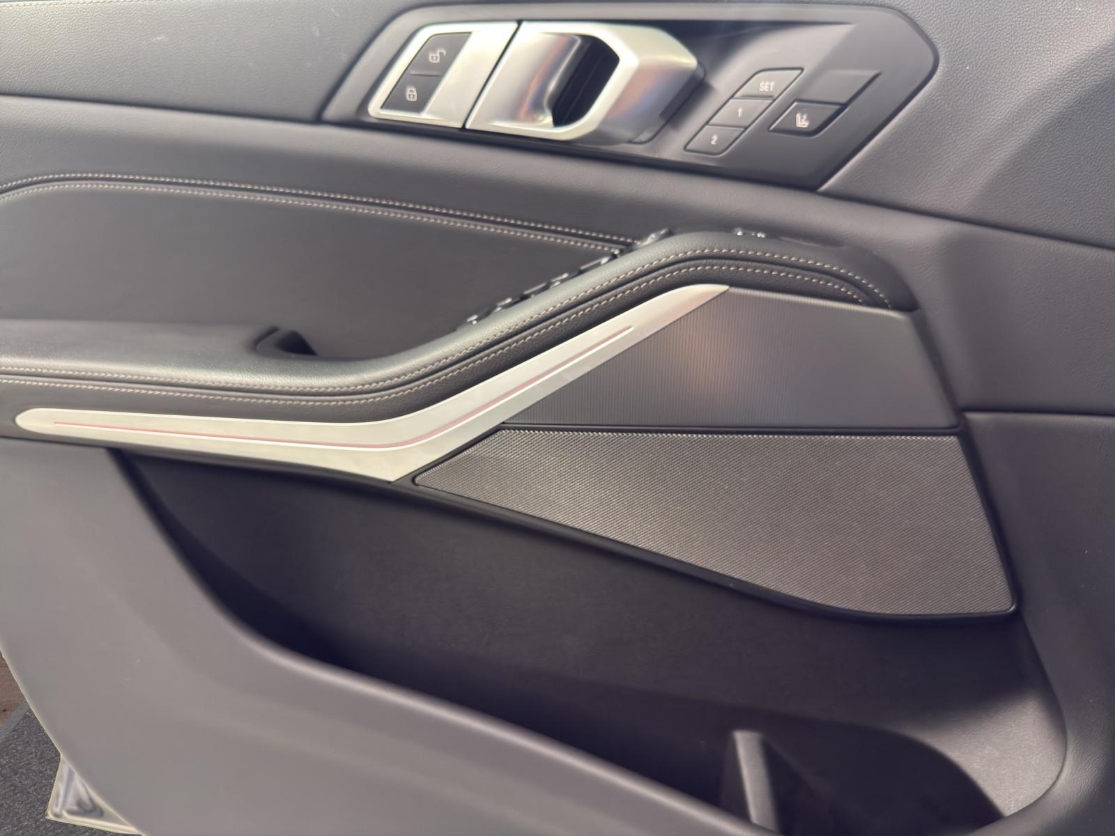 BMW X5 M50i xDrive-image-14
