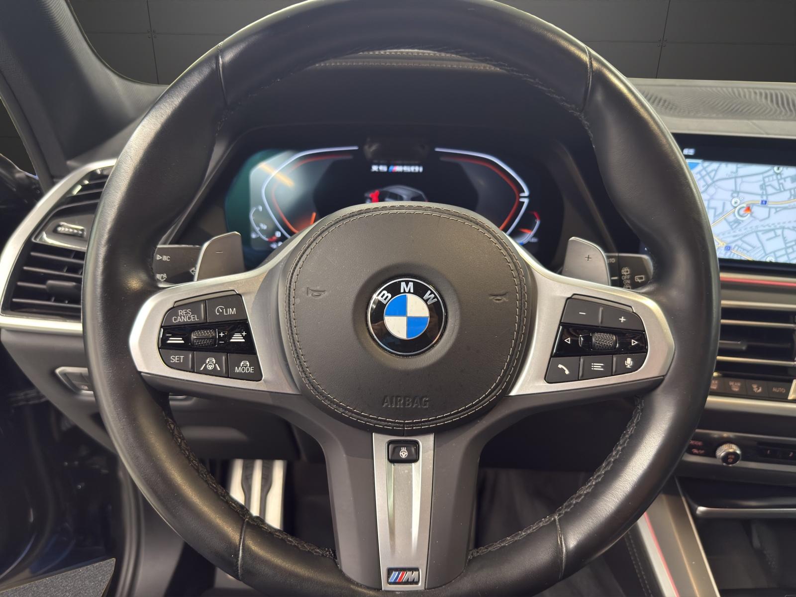 BMW X5 M50i xDrive-image-12