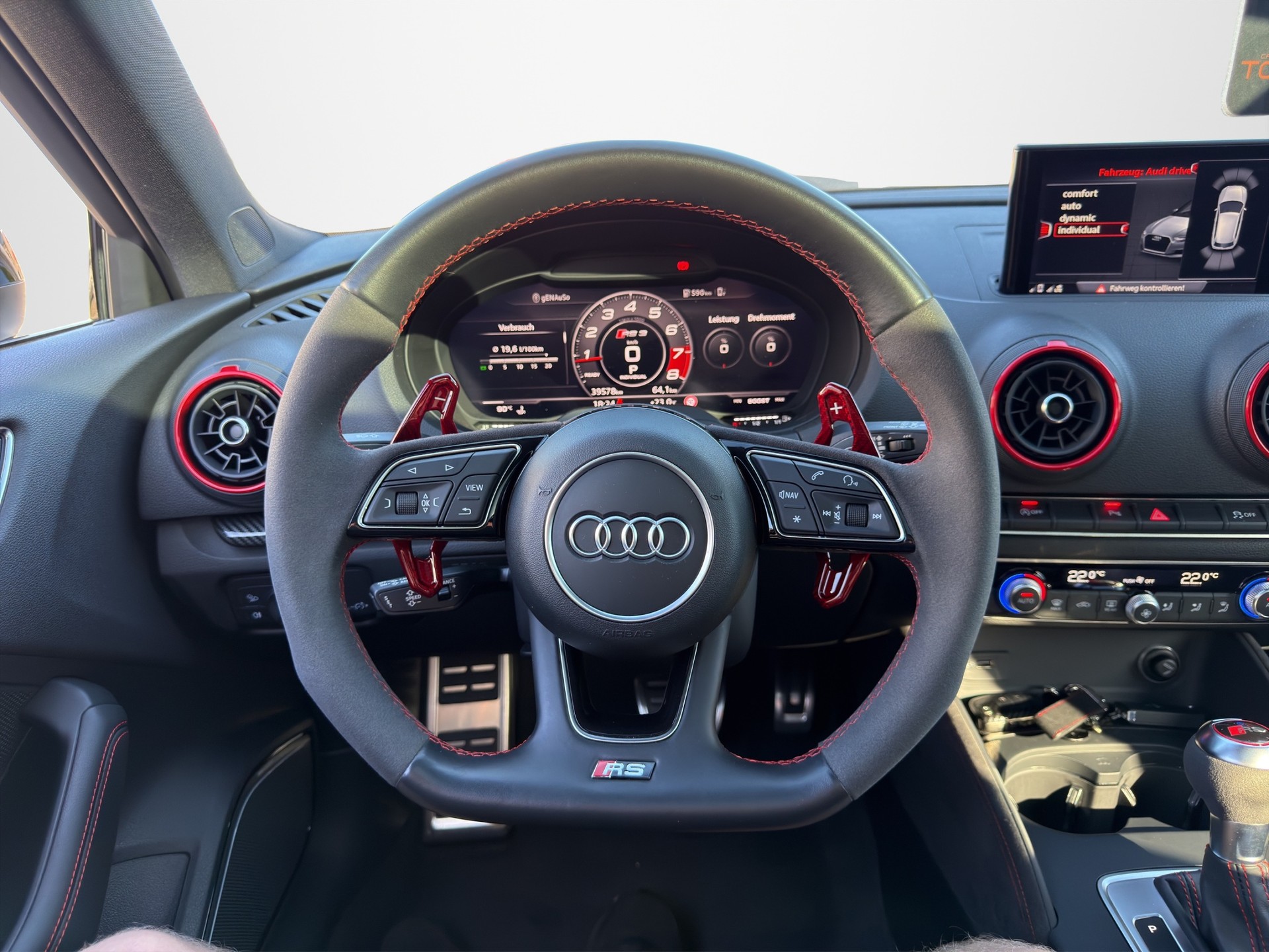 AUDI RS3 Sportback 2.5 TSI quattro S-tronic-image-8