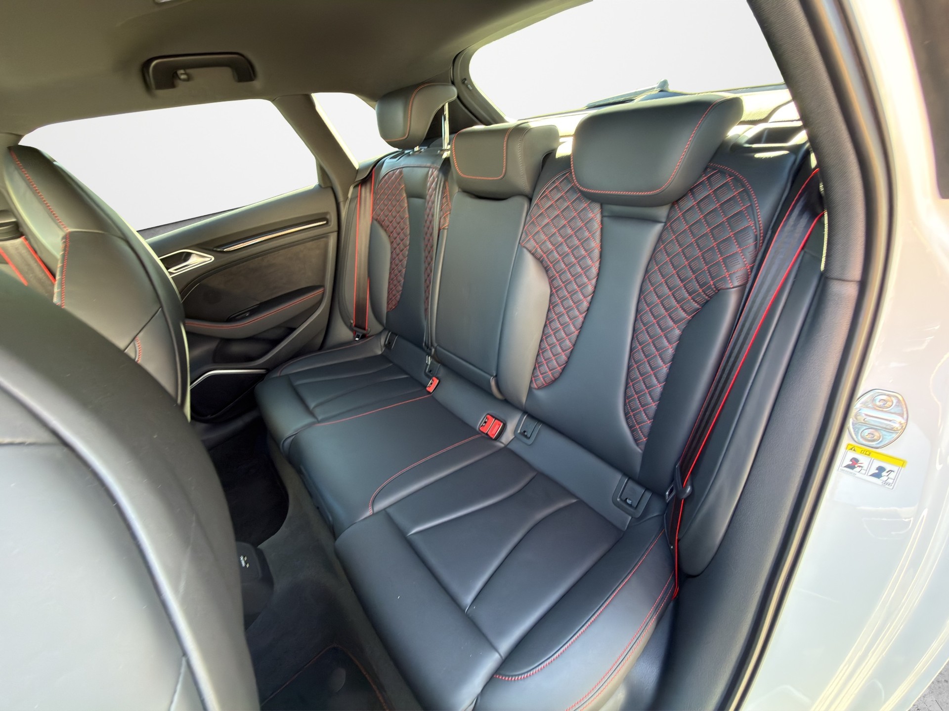 AUDI RS3 Sportback 2.5 TSI quattro S-tronic-image-10