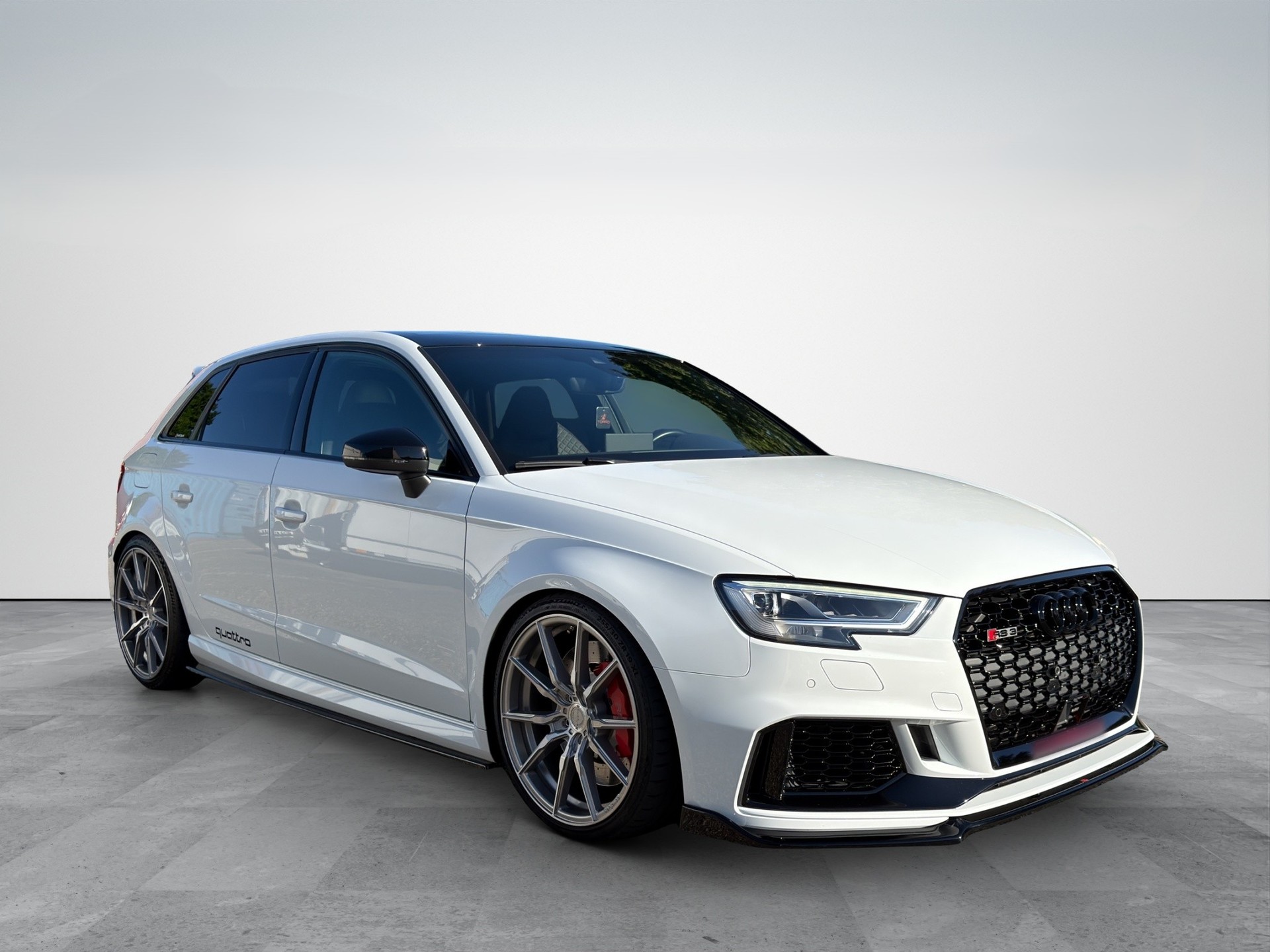 AUDI RS3 Sportback 2.5 TSI quattro S-tronic-image-2