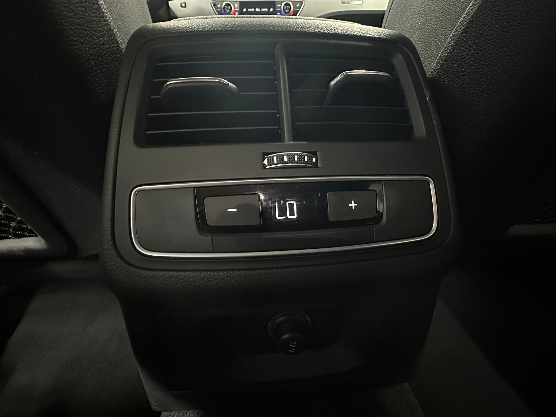 AUDI A4 Avant 40 TDI S line quattro S-tronic-image-12