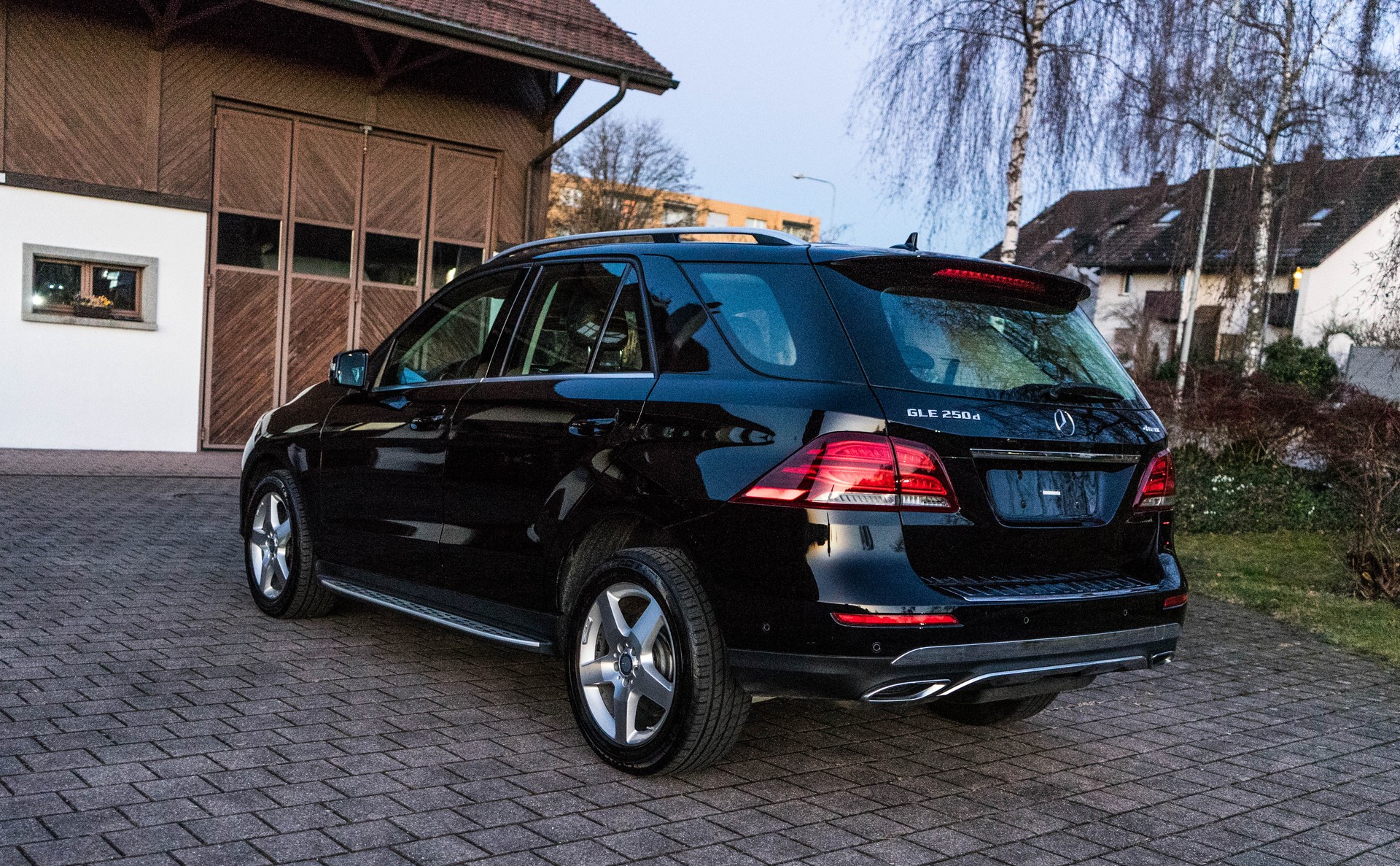 MERCEDES-BENZ GLE 250 d Executive 4Matic 9G Standheizung-image-5