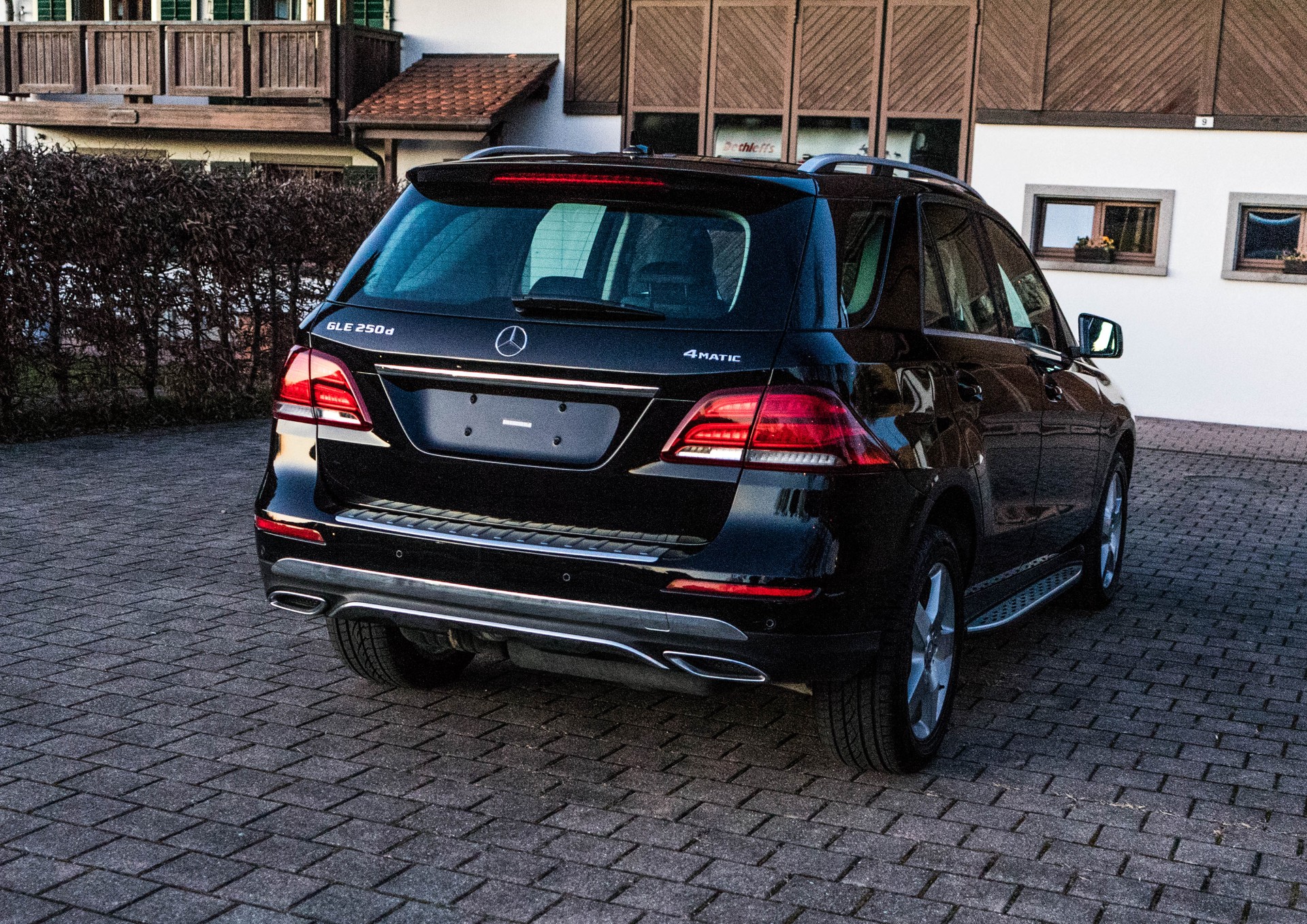 MERCEDES-BENZ GLE 250 d Executive 4Matic 9G Standheizung-image-7
