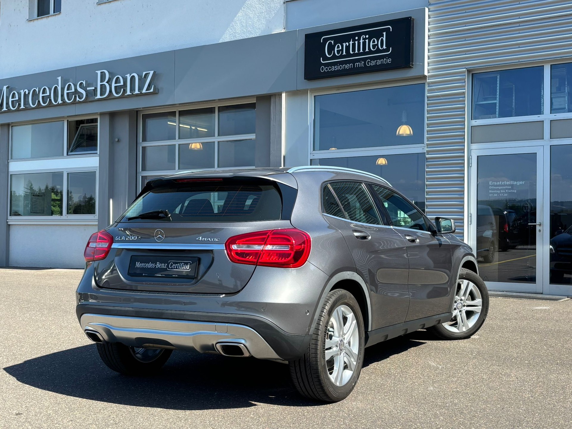 MERCEDES-BENZ GLA 200d Urban 4Matic-image-3