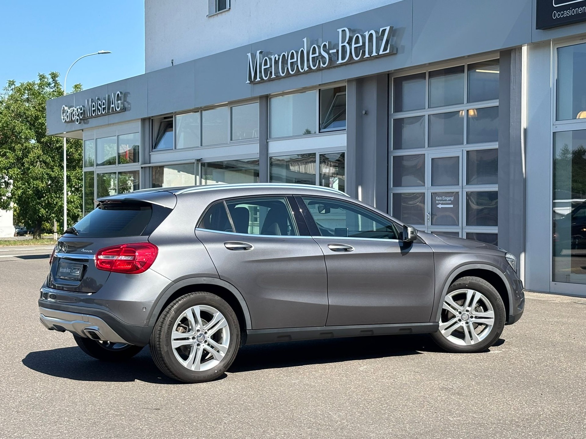 MERCEDES-BENZ GLA 200d Urban 4Matic-image-2