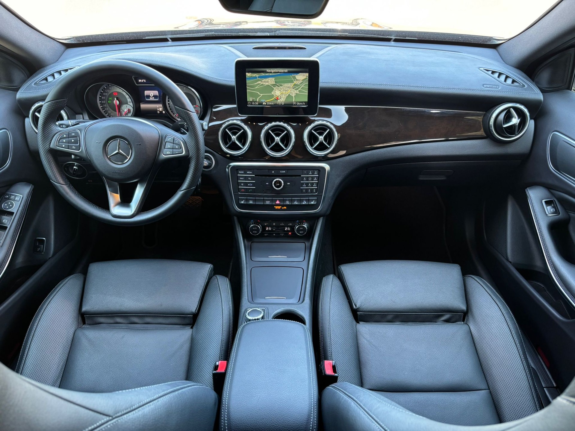 MERCEDES-BENZ GLA 200d Urban 4Matic-image-7