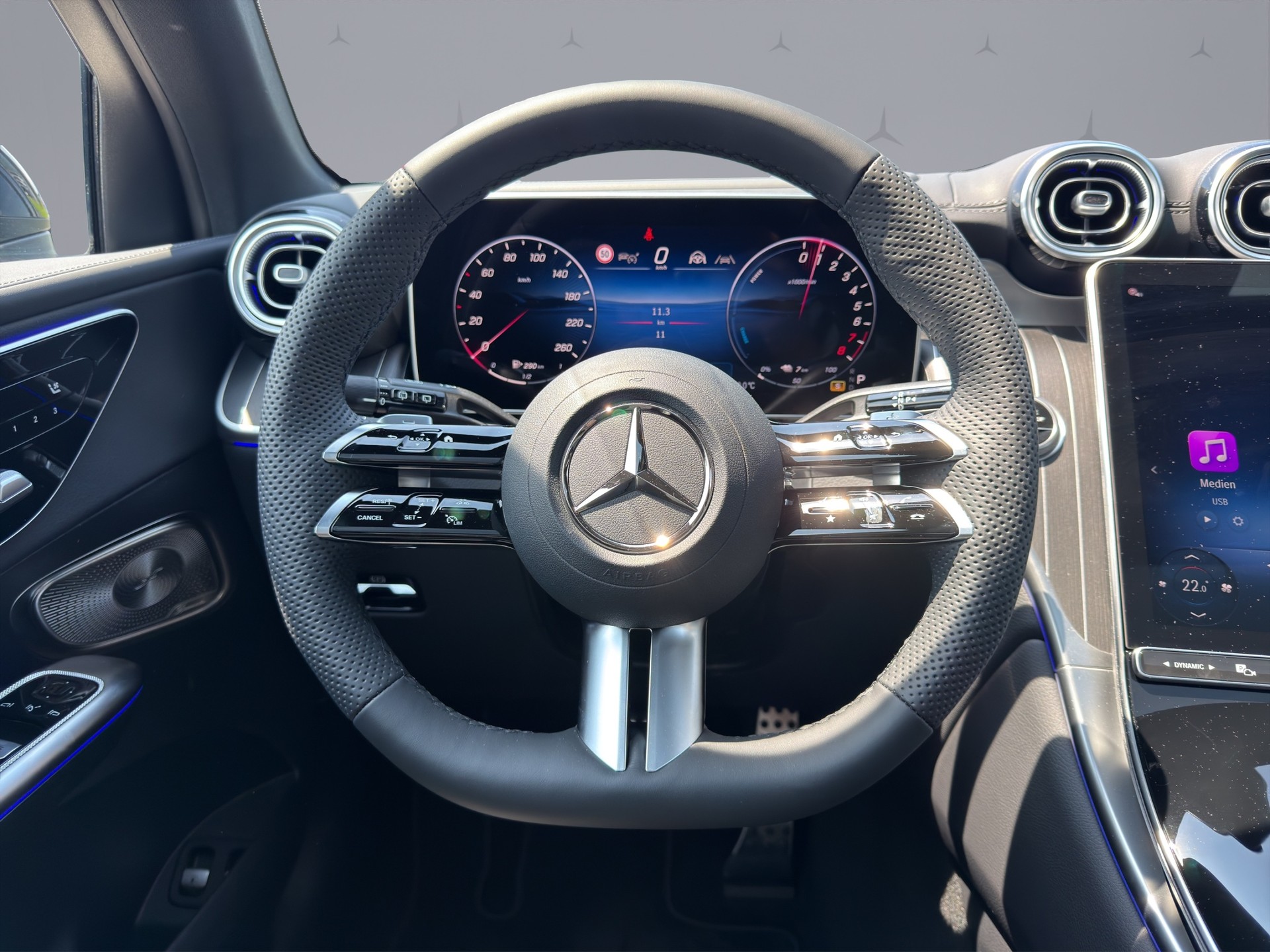 MERCEDES-BENZ GLC 400 e EQ Star AMG Line 4matic-image-11