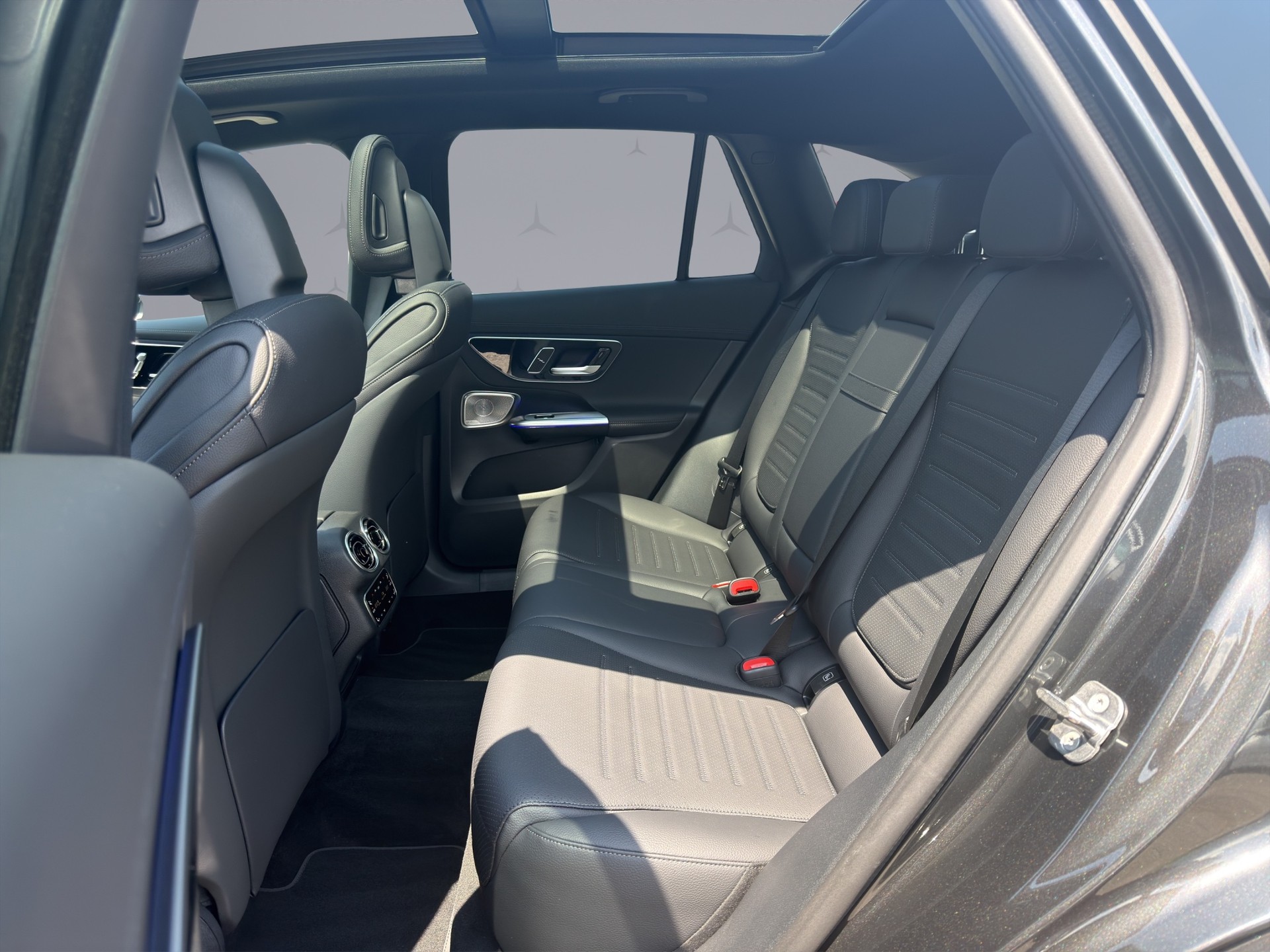 MERCEDES-BENZ GLC 400 e EQ Star AMG Line 4matic-image-10