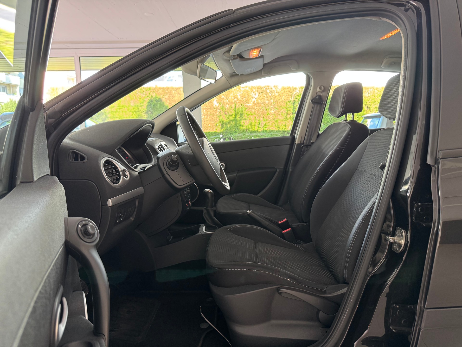 RENAULT Clio 1.2 16V Turbo S-image-10