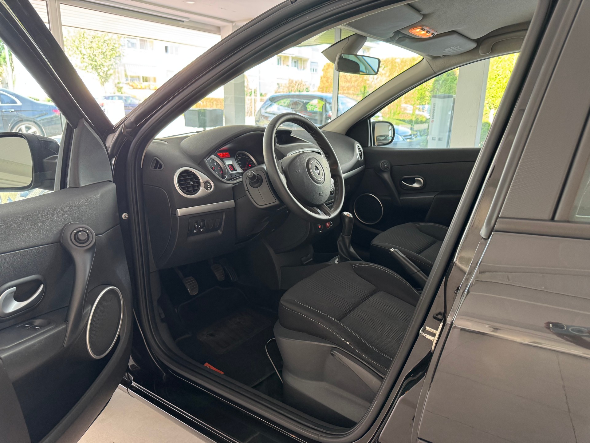 RENAULT Clio 1.2 16V Turbo S-image-9