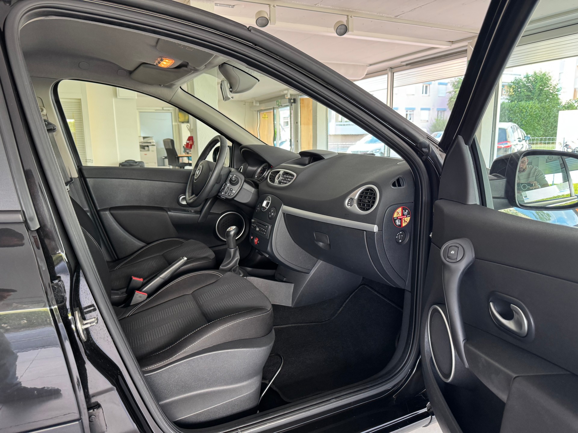 RENAULT Clio 1.2 16V Turbo S-image-11