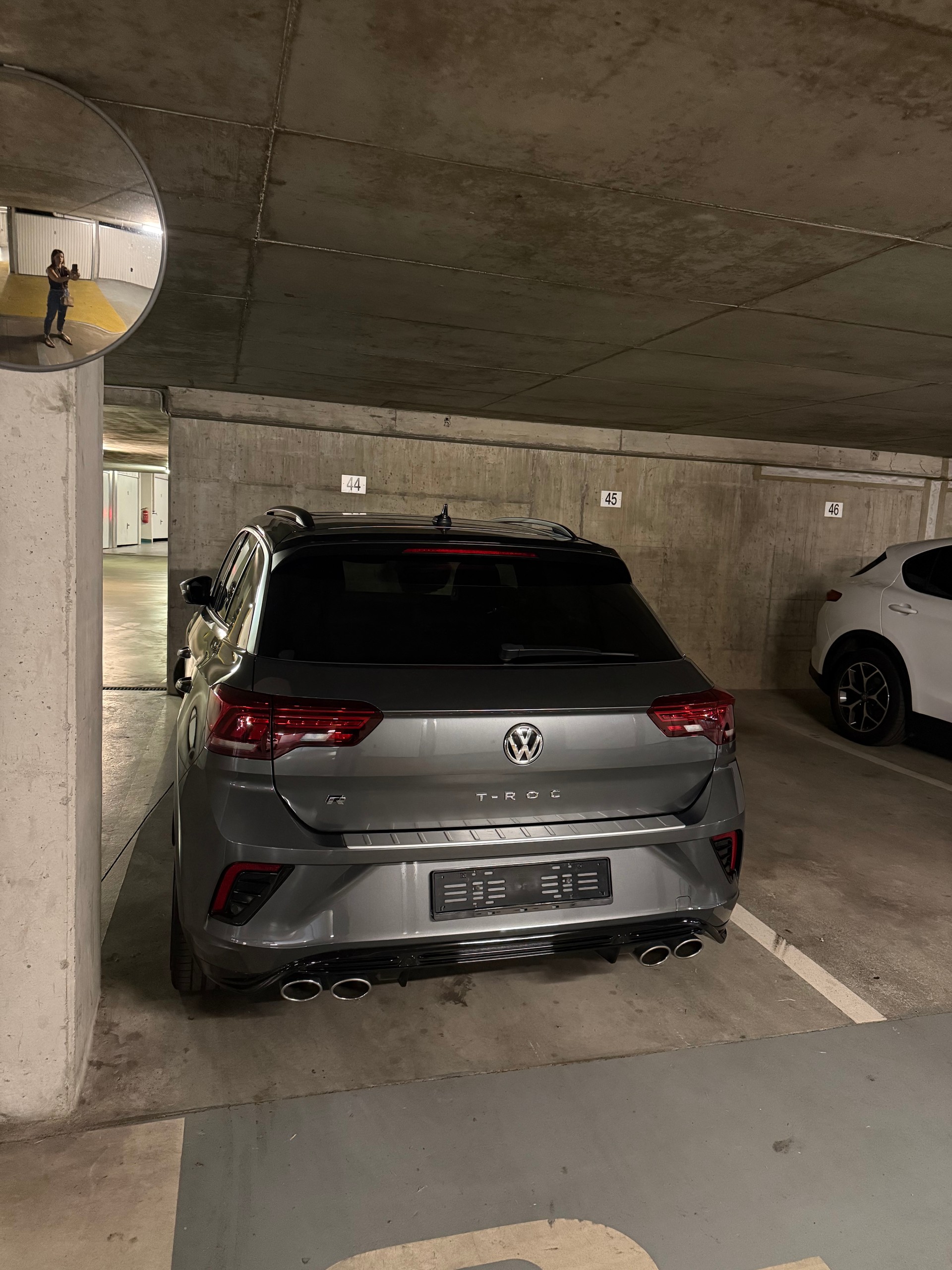VW T-ROC R 2.0 TSI 300Ps-image-3