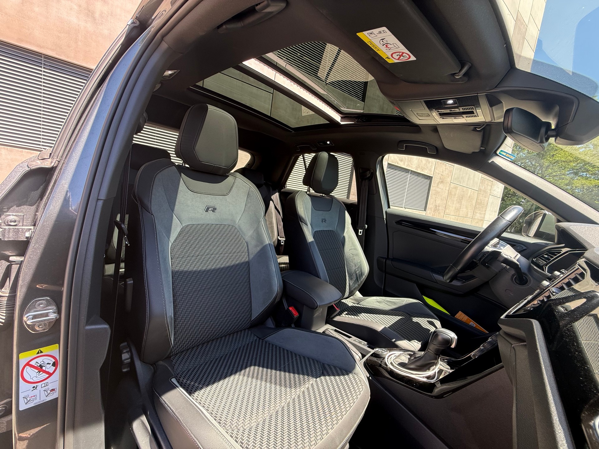 VW T-ROC R 2.0 TSI 300Ps-image-4